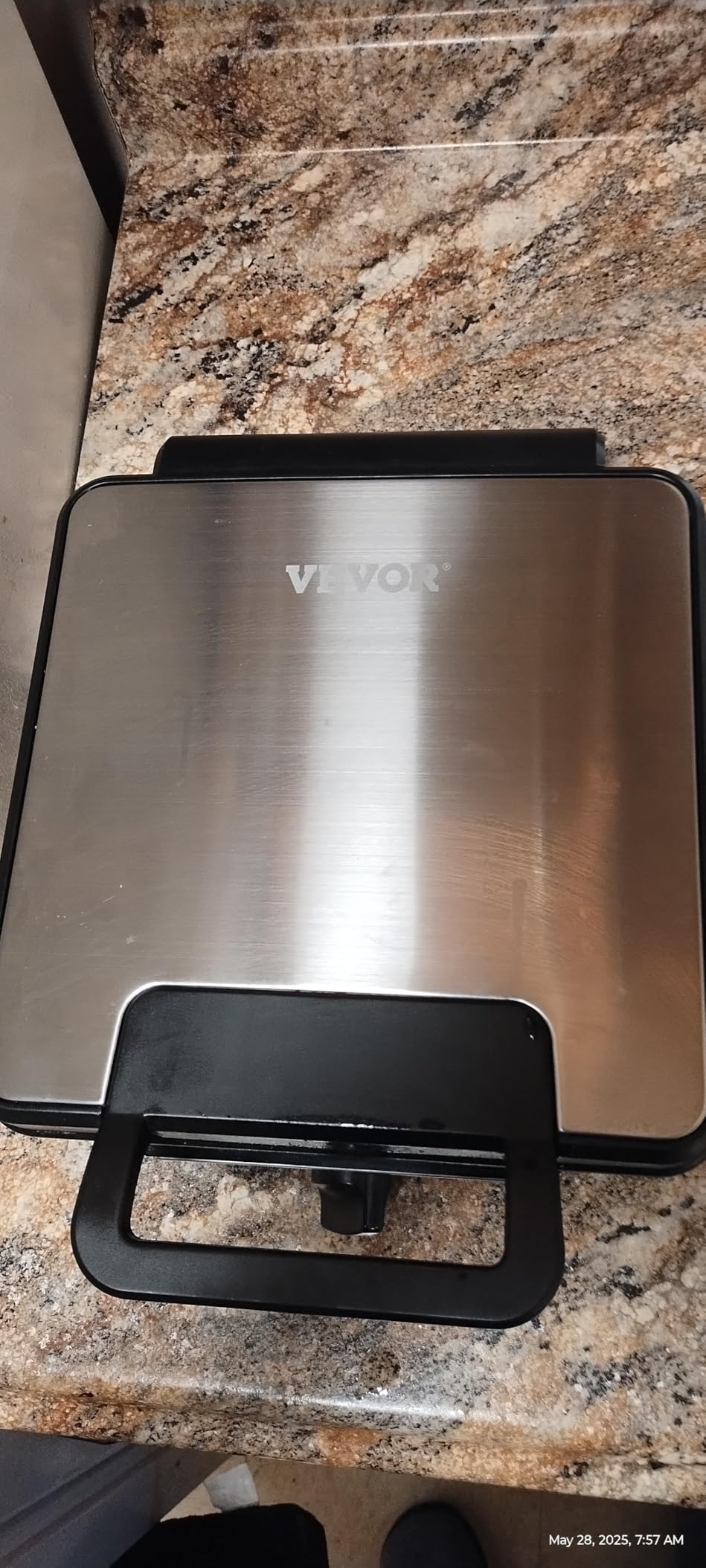 VEVOR Commercial Waffle Maker, 1300W Round Waffle Iron, Non-Stick Rotatable Waffle Baker Machine With 122-572℉ Temp Range and Time Control, Teflon-Coated Baking Pan Stainless Steel Body 110V customer photo 2