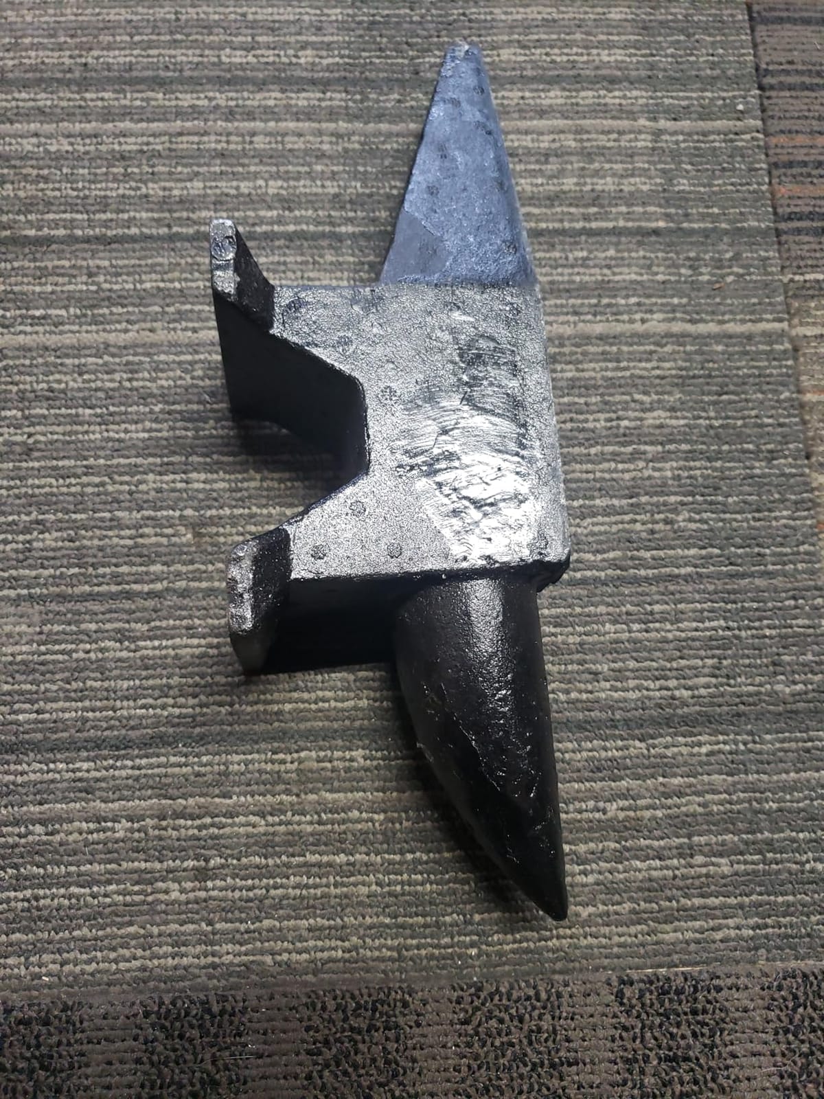 VEVOR Double Horn Anvil - 132Lbs Cast Steel Anvil for Blacksmiths & Jewelers - Durable & Robust Metal Working Tool customer photo 2