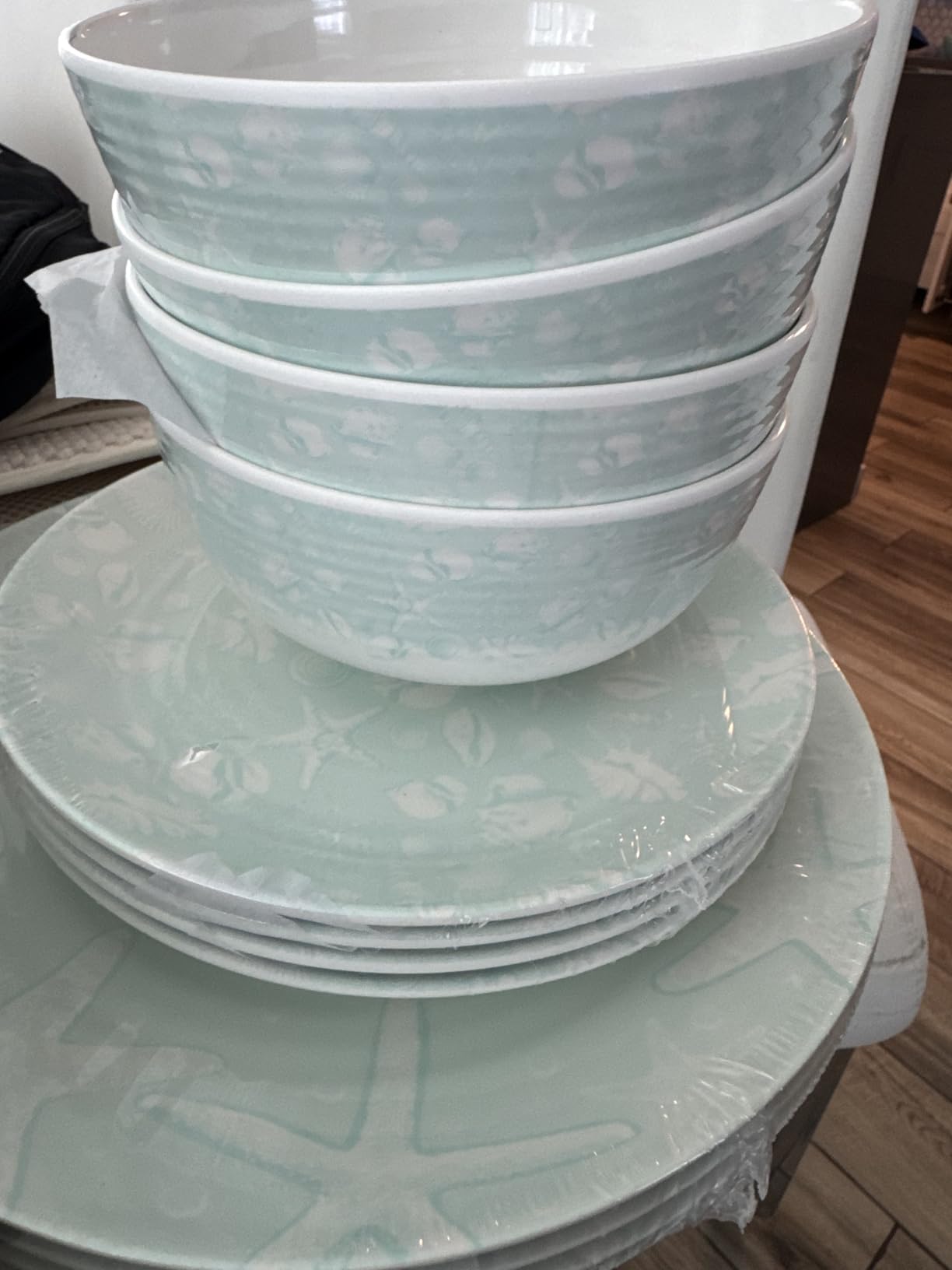 Pfaltzgraff Chateau 12 Piece Outdoor Melamine Dinnerware Set, Service for 4, White customer photo 2