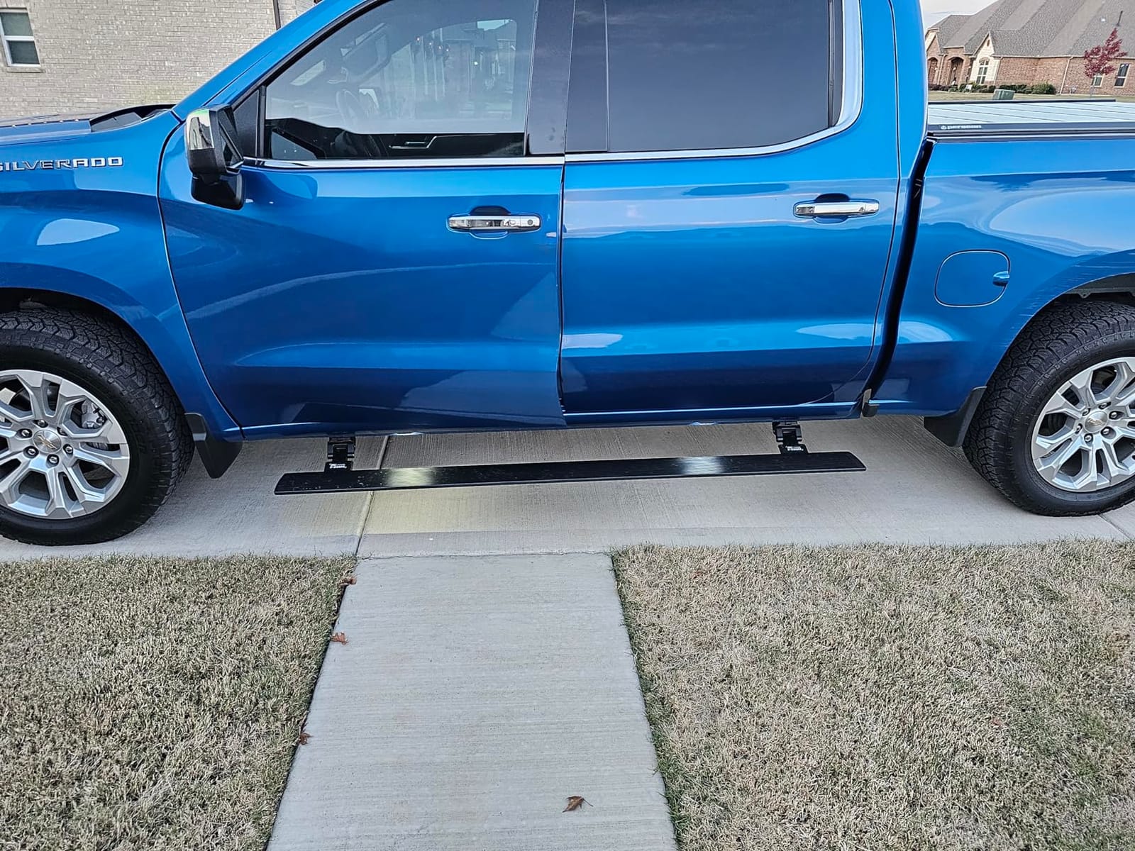 Rough Country Power Running Boards for Chevy Silverado & GMC Sierra 1500/2500HD/3500HD (2019-2026) Crew Cab - Dual-Motor Electric Retractable Side Steps with LED Truck Step Lights customer photo 2