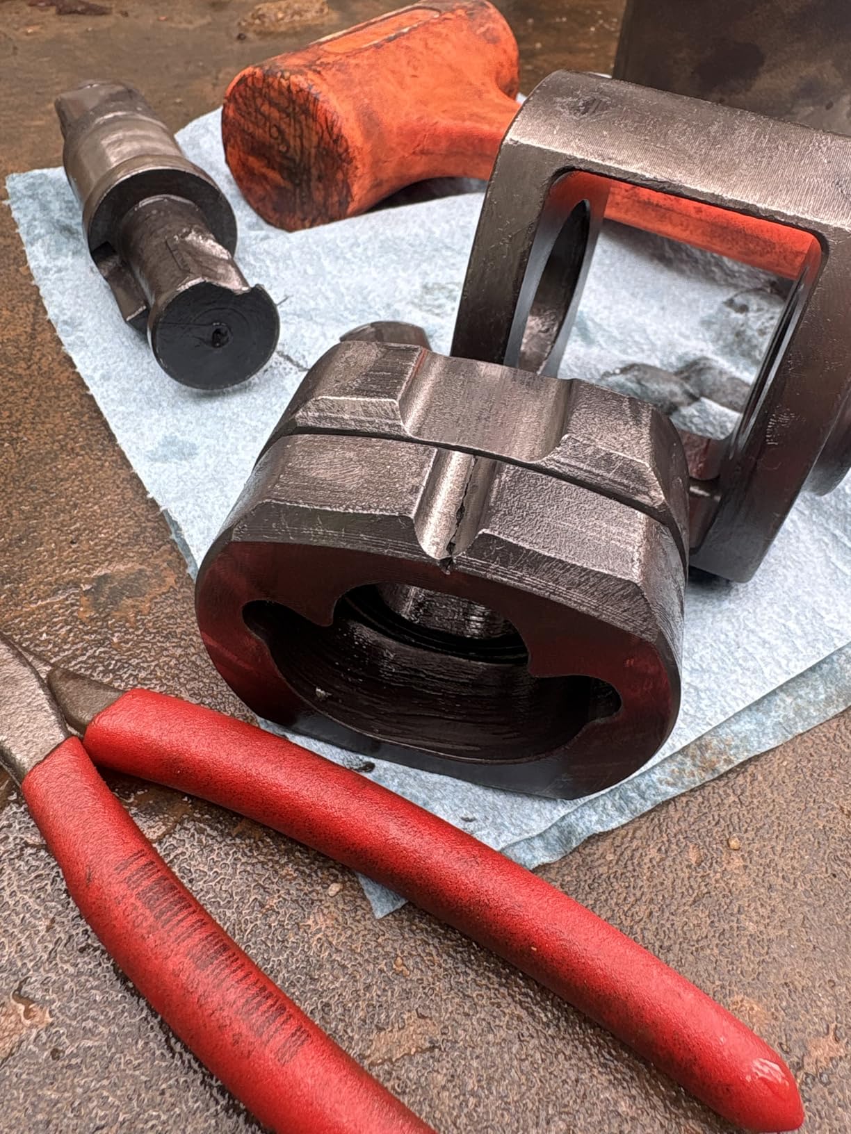 VEVOR 1 Inch Air Impact Wrench, Up to 2730 ft-lbs Reverse Torque Output 1