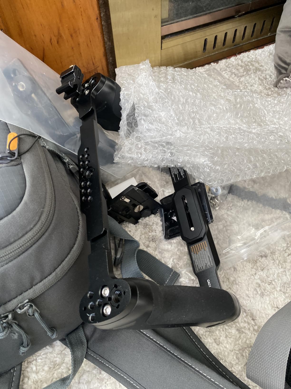 NEEWER Video Camera Cage Rig with Arca Type Base/Dual Grips/Expansion Holes/15mm Rods customer photo 2
