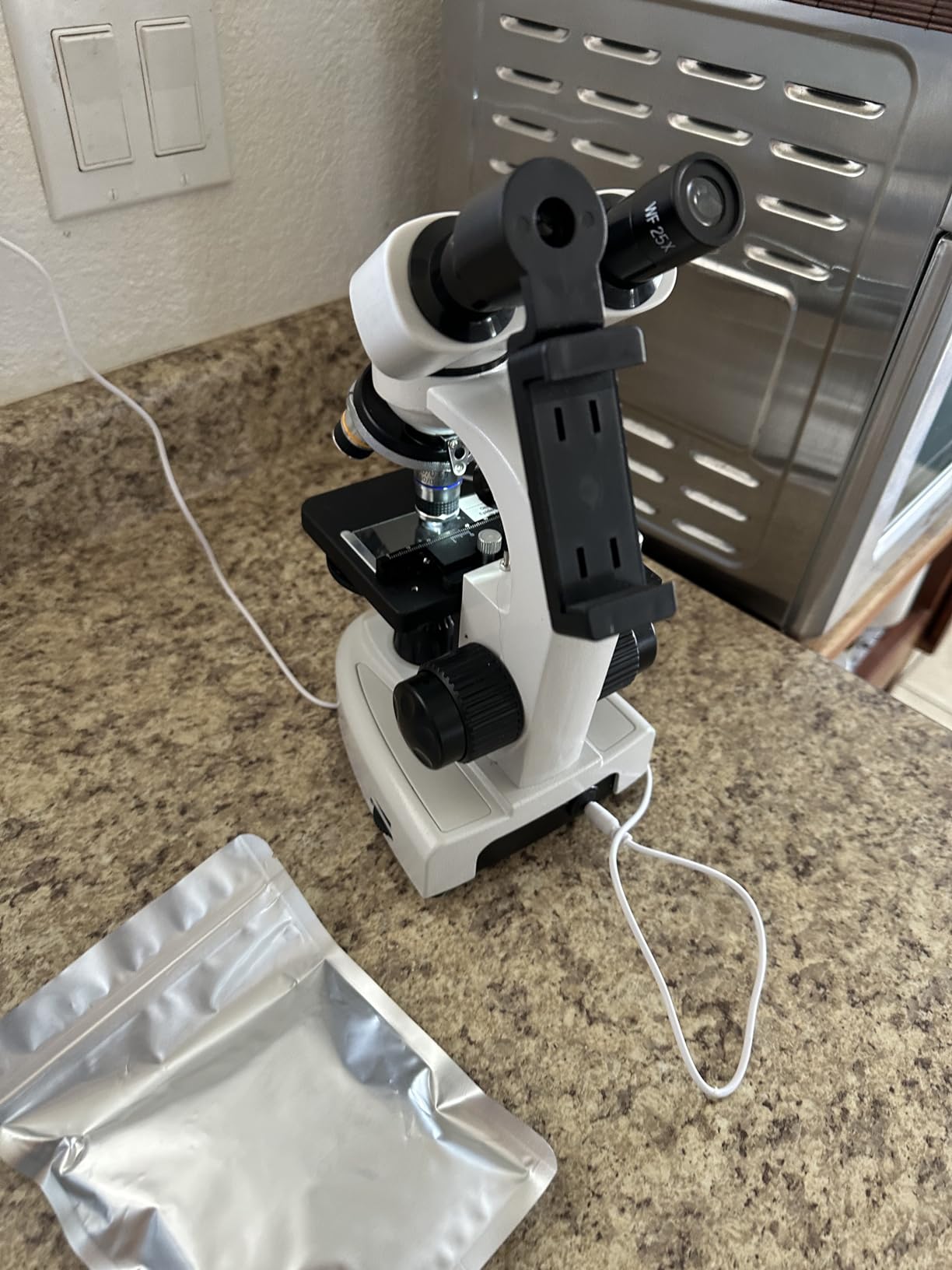Binocular Compound Microscope 40X-2000X, Research Grade Professional Microscope with Dual Mechanical Stages and Coaxial Coarse/Fine Focus Knobs, Built-in Electronic Eyepieces customer photo 2