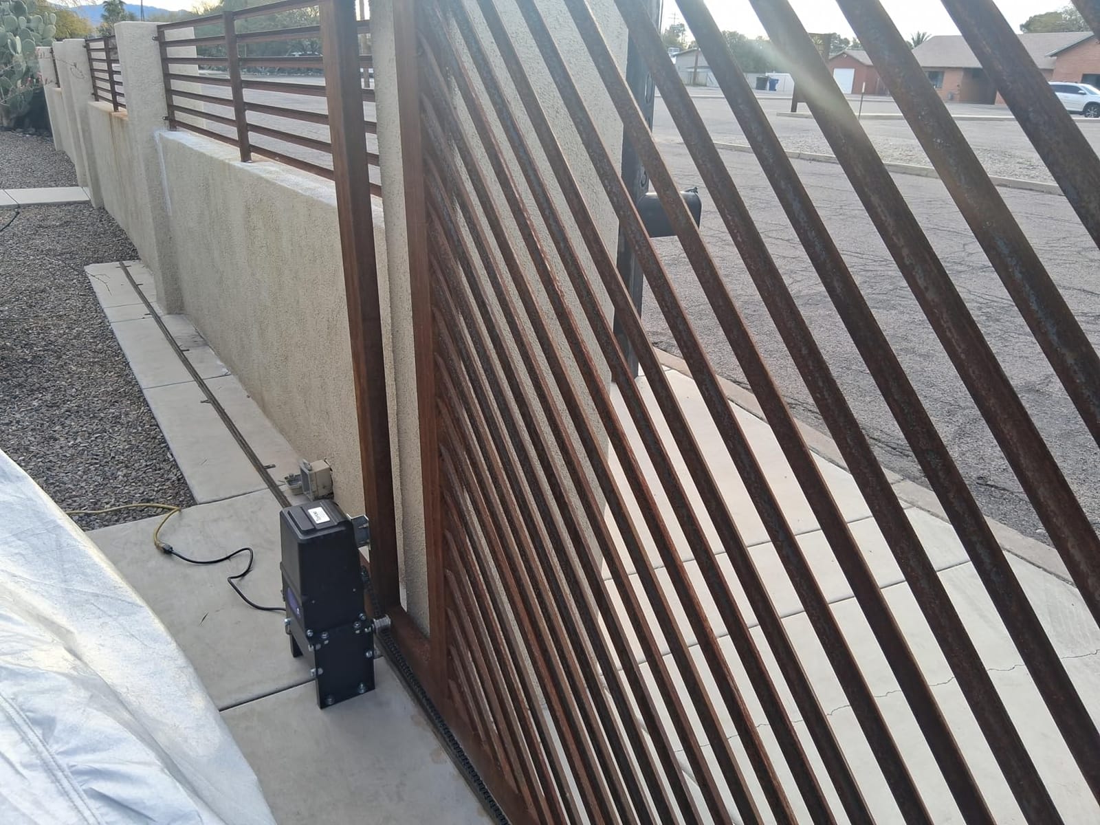 TOPENS CK2500 Automatic Sliding Gate Opener Chain Drive Electric Gate Motor for Heavy Driveway Slide Gate Up to 5700 Pounds Security Gate Operator AC Powered with 20ft Roller Chain and Remote Control customer photo 1