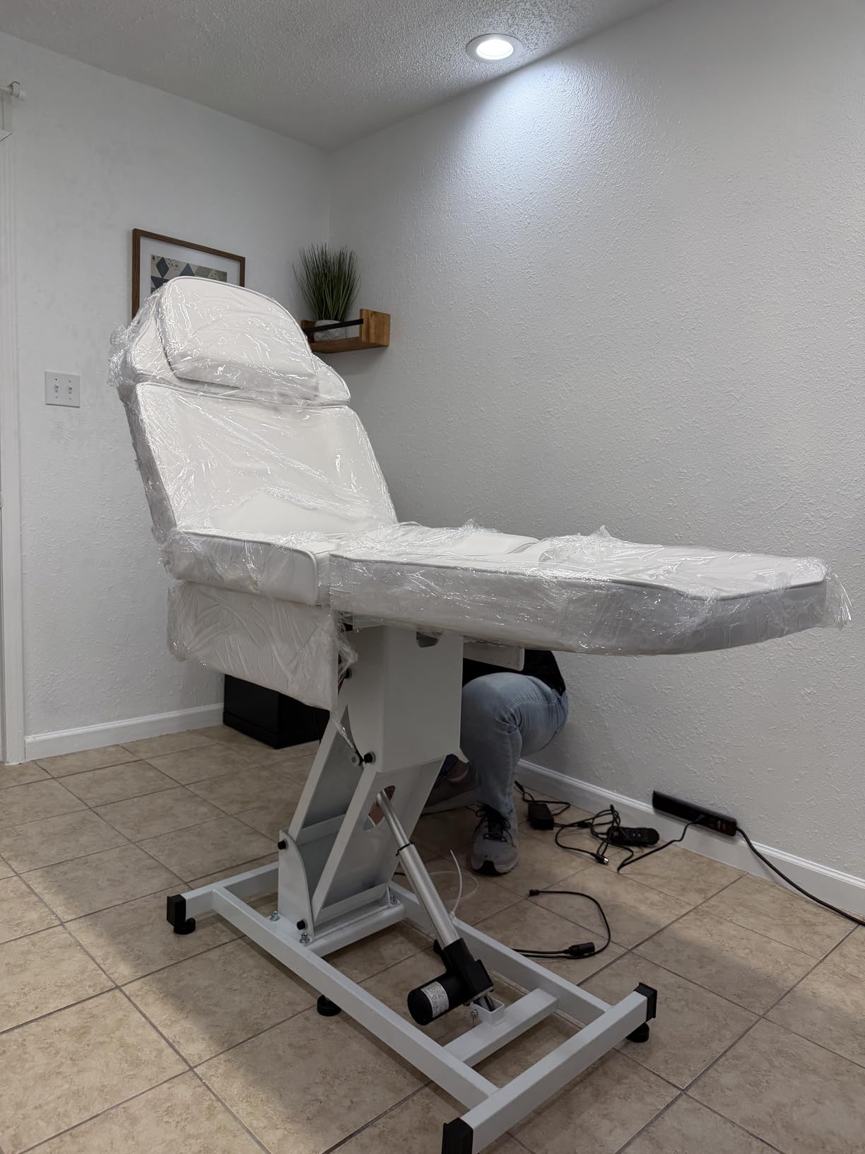 BarberPub 3-Motor Electric Tattoo Chair Salon Massage Facial Bed Black 2751 | Height 25.2-37 in, 480 lbs, PVC leather, 3 motor electric remote, esthetician salon spa massage tattoo facial adjustable bed customer photo 2