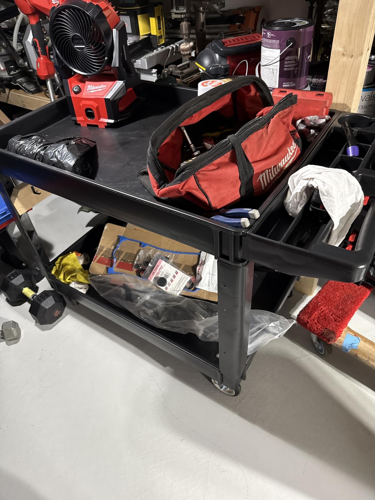 VEVOR Utility Service Cart 2 Shelf 550 lbs Heavy Duty Plastic Rolling Cart, 360 Swivel Wheels, Large Lipped Shelf, Ergonomic Storage Handle customer photo 1