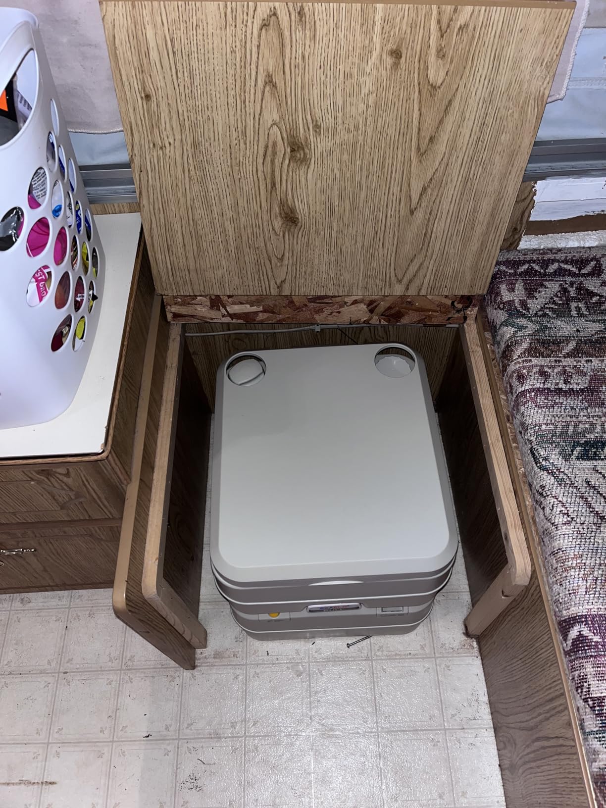 SEAFLO Premium Camping Portable Toilet - 5.8 Gallon Waste 3.43 Gall Fresh Tank (100 Flushes), 440 lbs Max Weight, Level Indicator, Sealed Waste Tank for RV, Boat, Elderly, Off-Grid, 4-Year Warranty customer photo 1