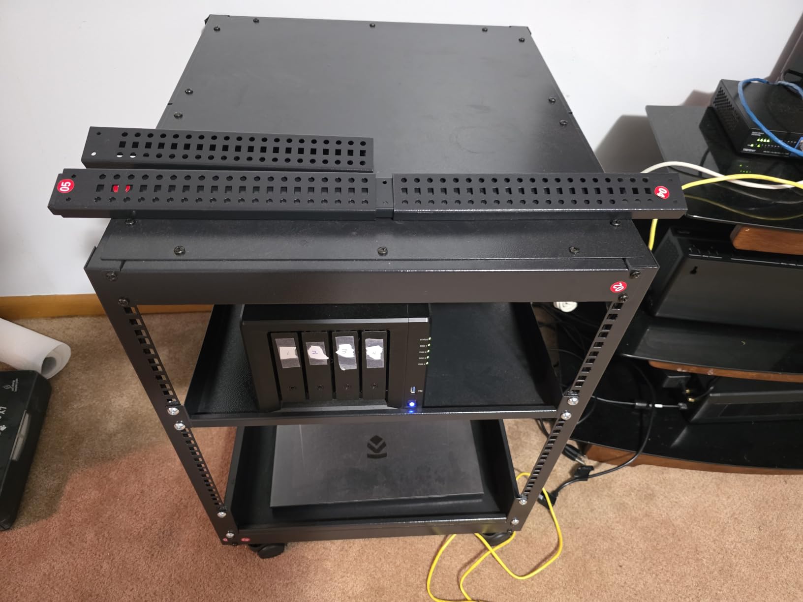 VEVOR 12U Open Frame Server Rack, 23-40 in Adjustable Depth, Free Standing or Wall Mount Network Server Rack customer photo 1