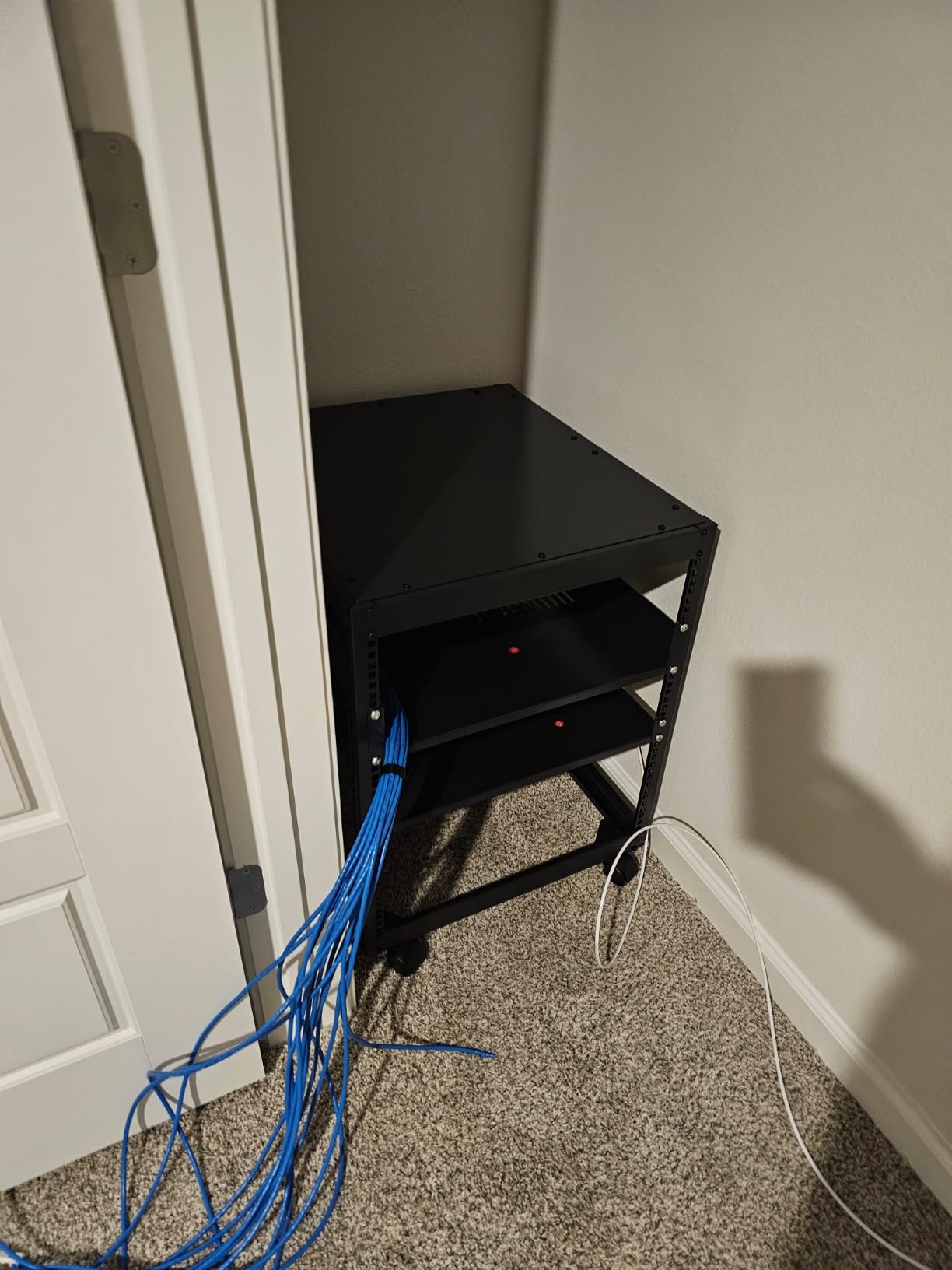VEVOR 12U Open Frame Server Rack, 23-40 in Adjustable Depth, Free Standing or Wall Mount Network Server Rack customer photo 2