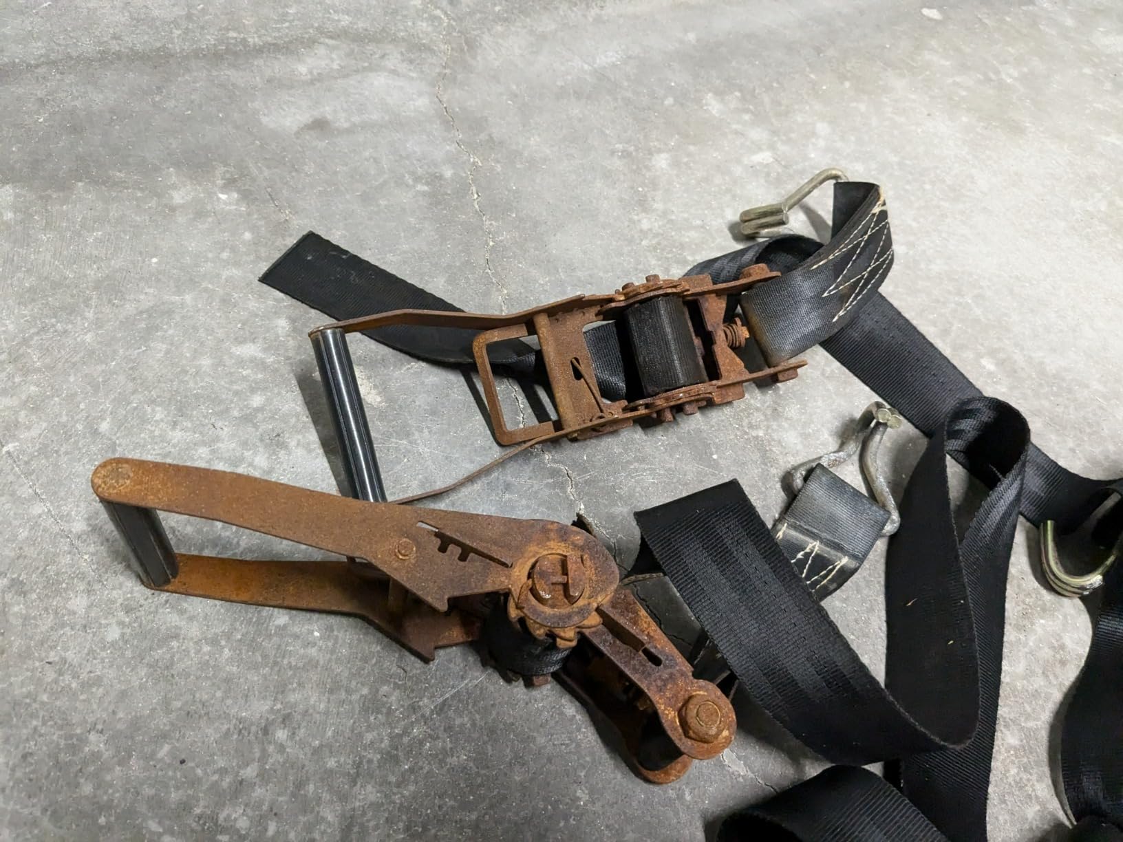 4 Pack 2 Inch Ratchet Straps Heavy Duty 20ft Tie Down Straps Ratchet with Double J Hook, 8000 LBS Break Strength, Cargo Ratchet Straps for Moving, Truck, Trailers, Motorcycles, Kayaks, Car Roof customer photo 1