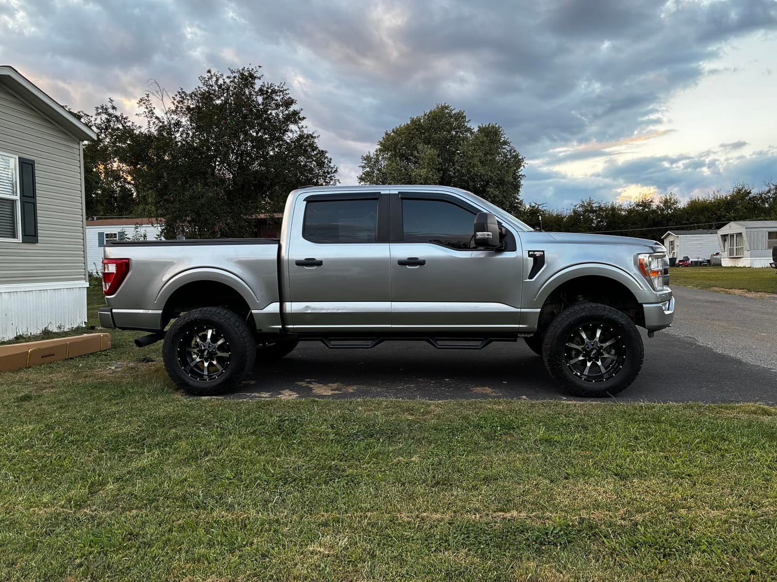Tyger Auto LanderX Running Board Compatible with 2015-2026 Ford F-150; 2022-2026 F-150 Lightning; 2017-2026 F-250 F-350 SD | Supercrew Cab | TG-LX3F82368 | Drop Step Side Step Rail Nerf Bars customer photo 2