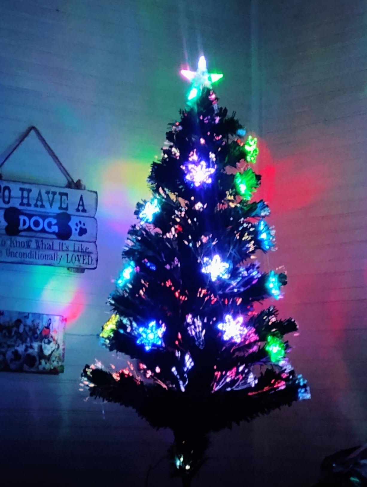 VINGLI 6ft Pre-lit Fiber Optic Artificial Christmas Tree w/Multicolor LED Lights, Snowflakes & Top Star, Lighted Xmas Tree for Indoor Holiday Home Decoration customer photo 1