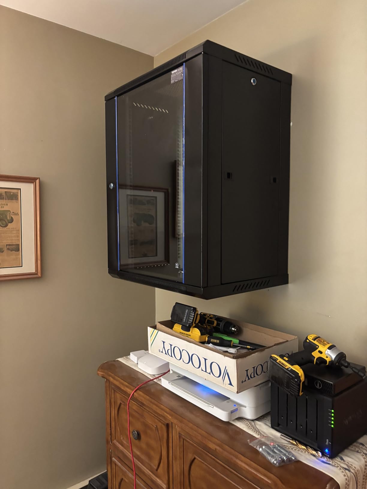 VEVOR 12U Wall Mount Network Cabinet, 15.5