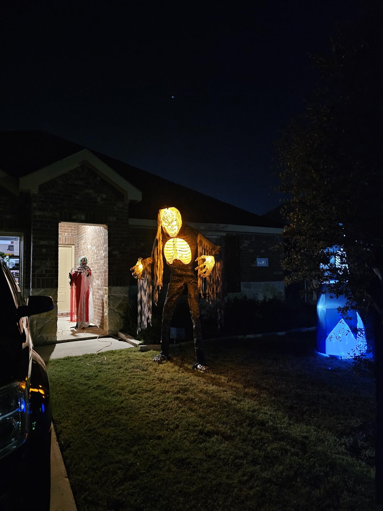 Haunted Hill Farm 8-Ft Motion-Activated Towering Skeleton Animatronic customer photo 1