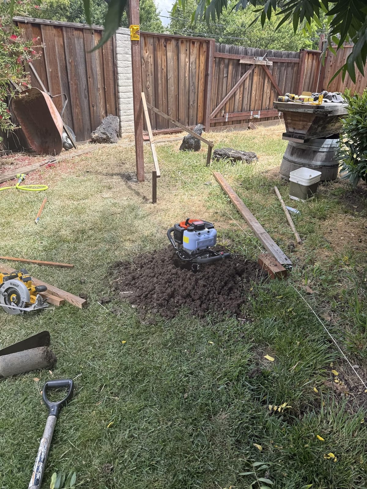 VEVOR Post Hole Digger, 43cc 1250W Auger Earth Digger, Gas-Powered with 8