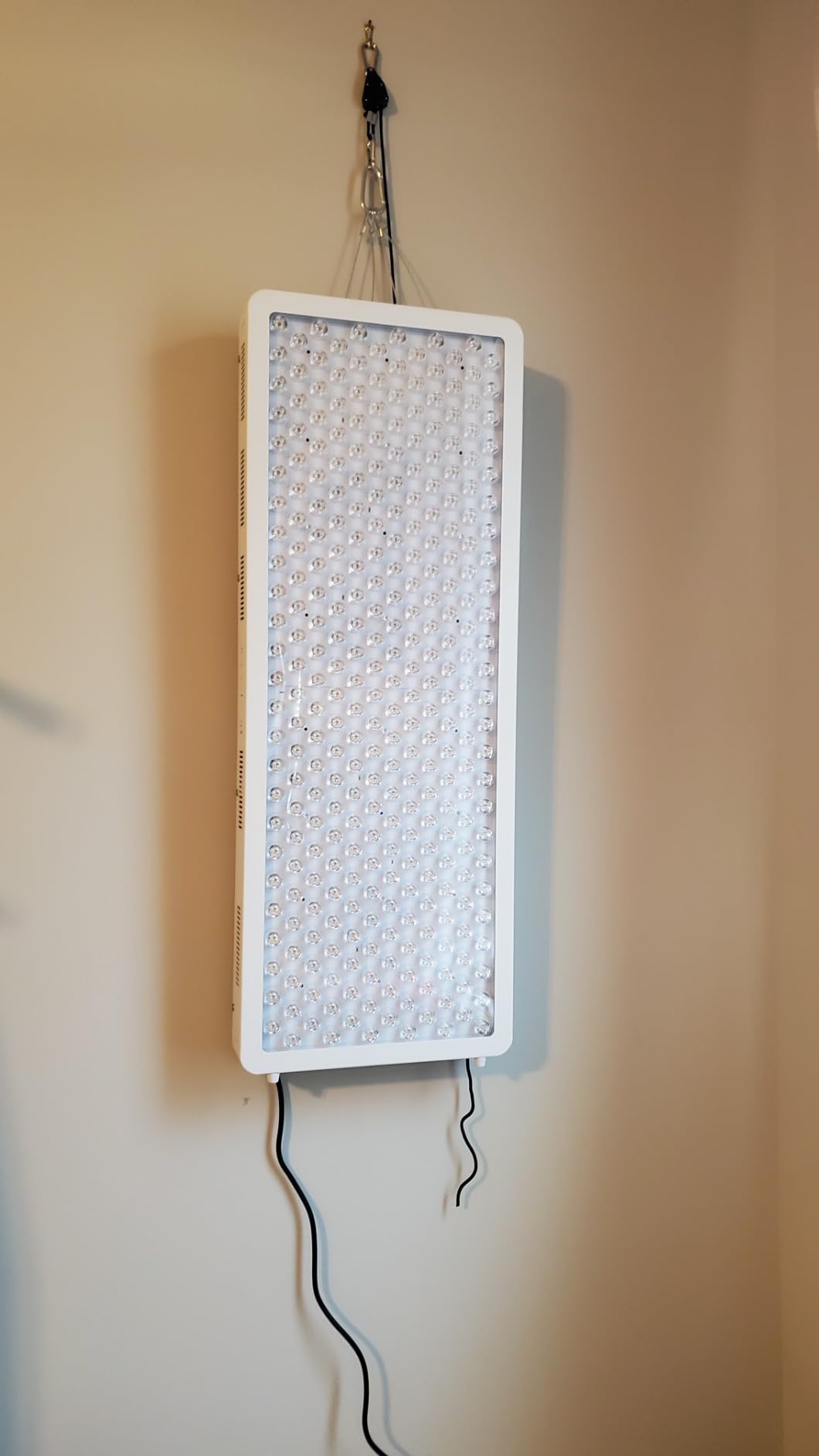 BestQool Red Light Therapy Panel, FSA-HSA 4 Wavelengths Full Body, 470W | 630-940nm Infrared Light Therapy, 300 LEDs Elite Grade Dual Chip, Large LED Light Lamp for Body, Face at Home, Modular Design customer photo 1