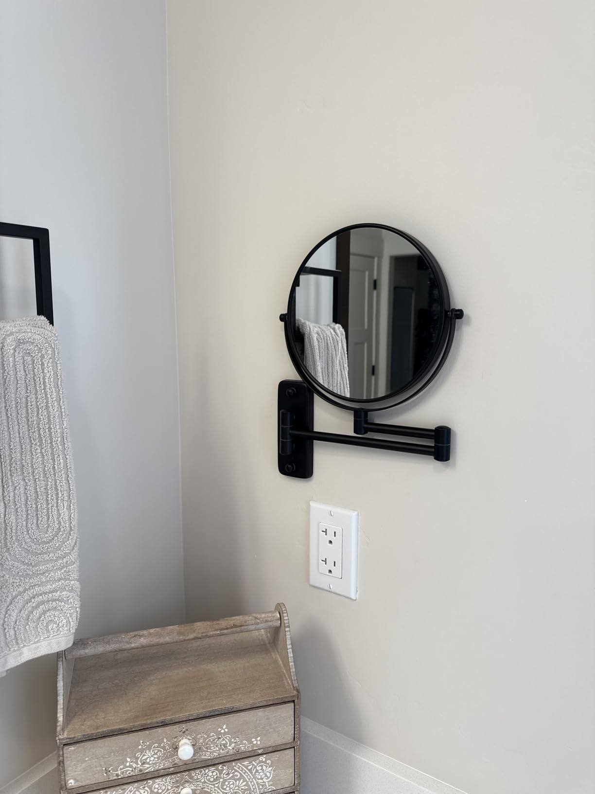 Wall Mounted Makeup Mirror - 1X/10X Magnifying Mirror for Wall, 8 Inch Double Sided 360° Swivel Extendable Bathroom Mirror for Shaving, Black customer photo 2