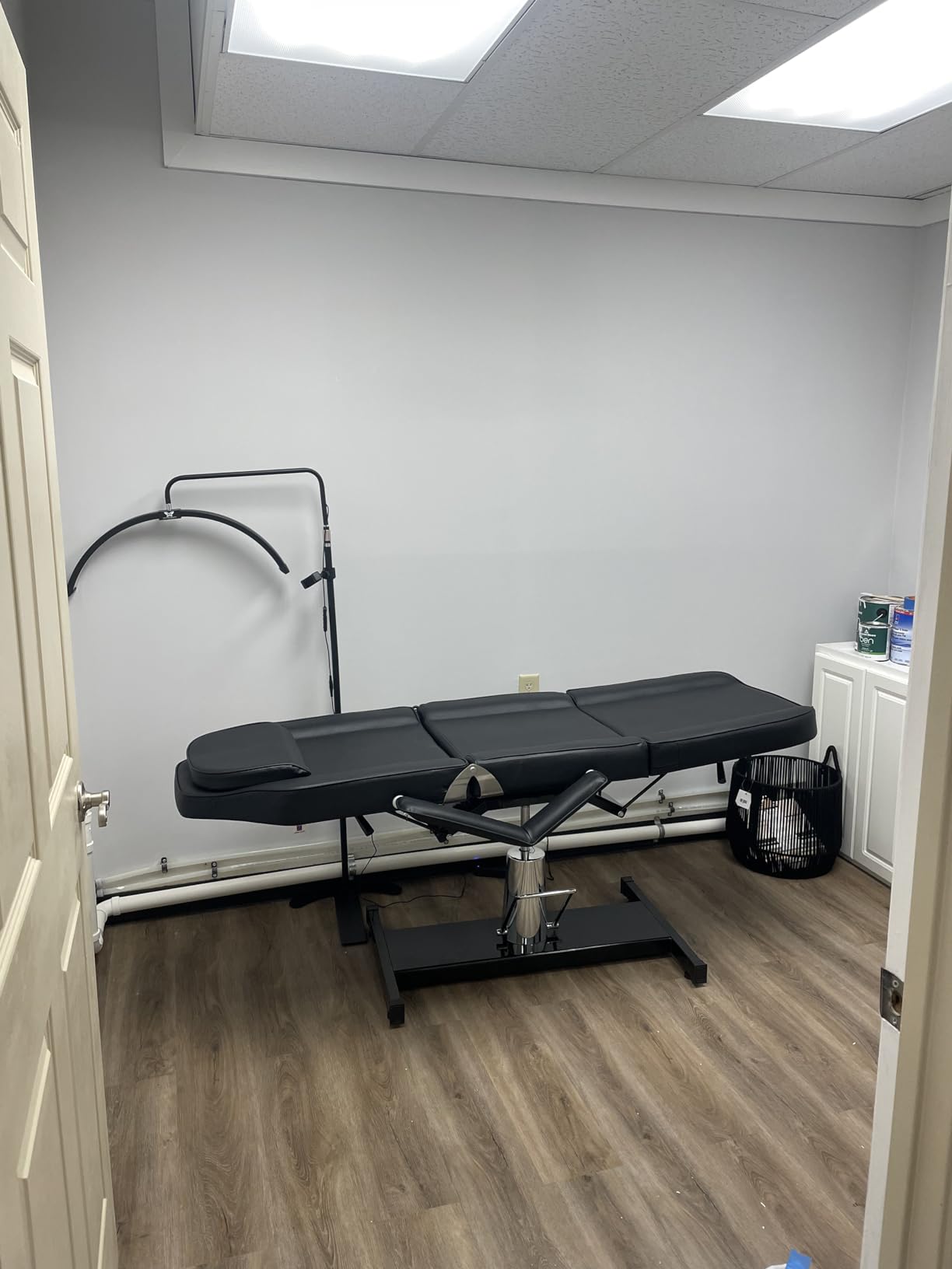 Hydraulic Facial Massage Table For Lash, Tattoo, Spa & Beauty Salon | Hydraulic Height Adjustment for Lash Extensions, Facial, Tattooing customer photo 2
