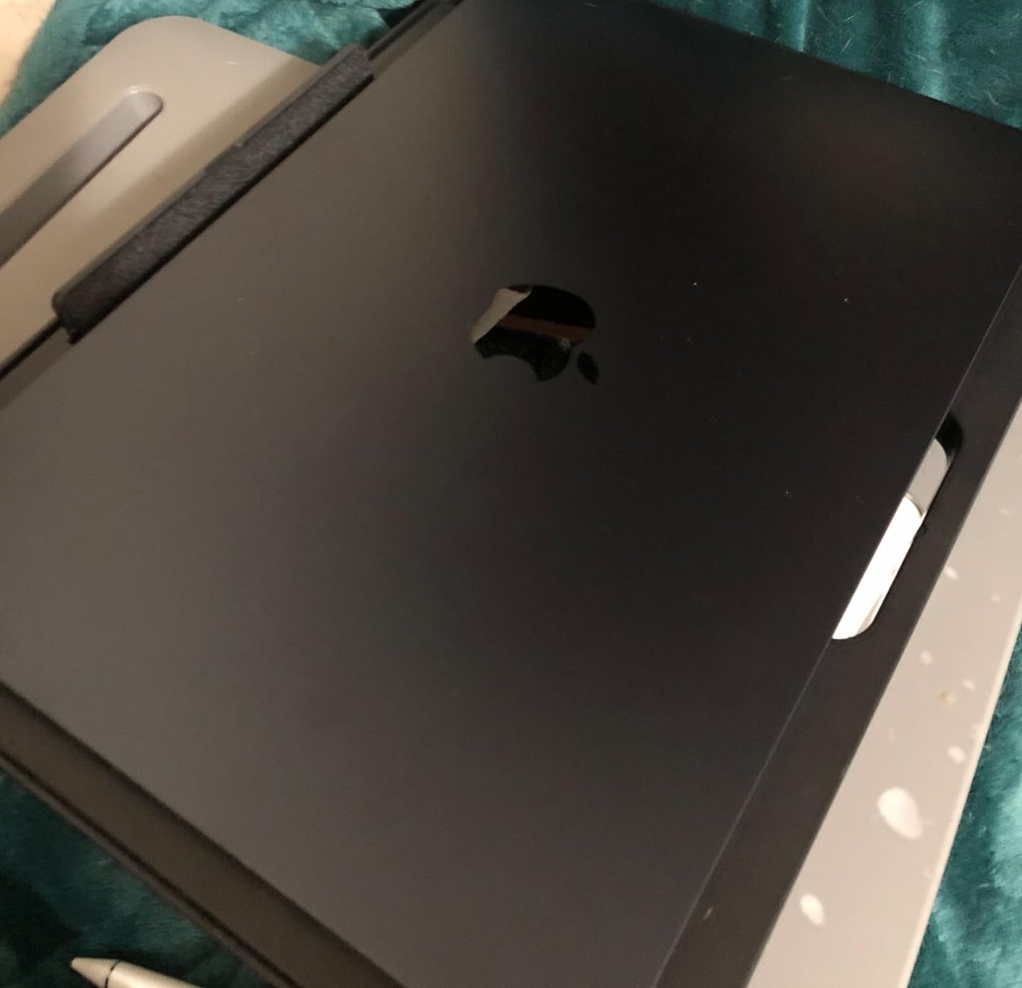 2023 Apple MacBook Air with Apple M2 Chip with 8-Core CPU/10-Core GPU (15-inch, 8GB RAM, 512GB SSD Storage) (QWERTY English) Midnight (Renewed) customer photo 2