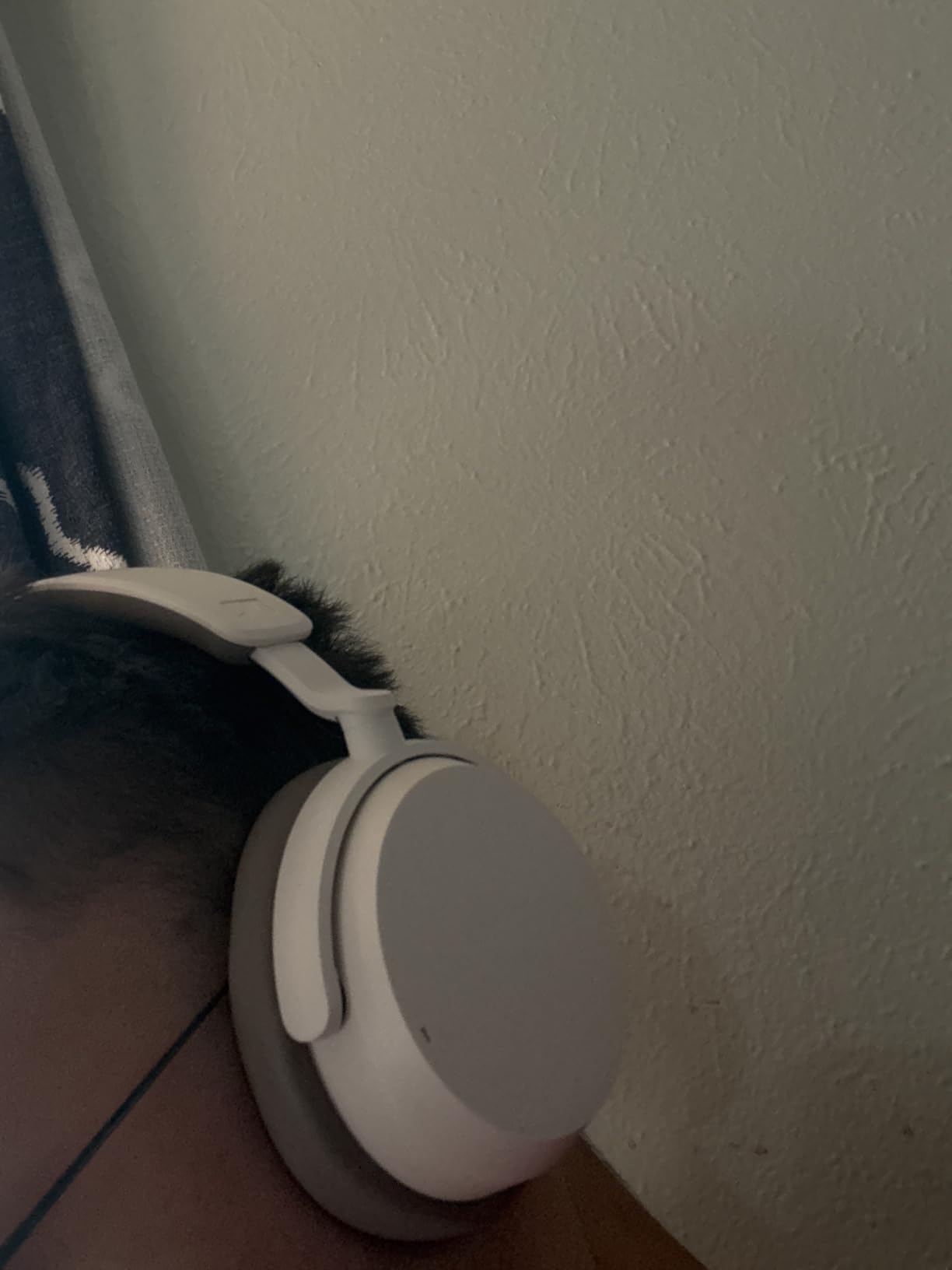 Sennheiser ACCENTUM Wireless Over-Ear Headphones, 50hr Battery, ANC, Black customer photo 1