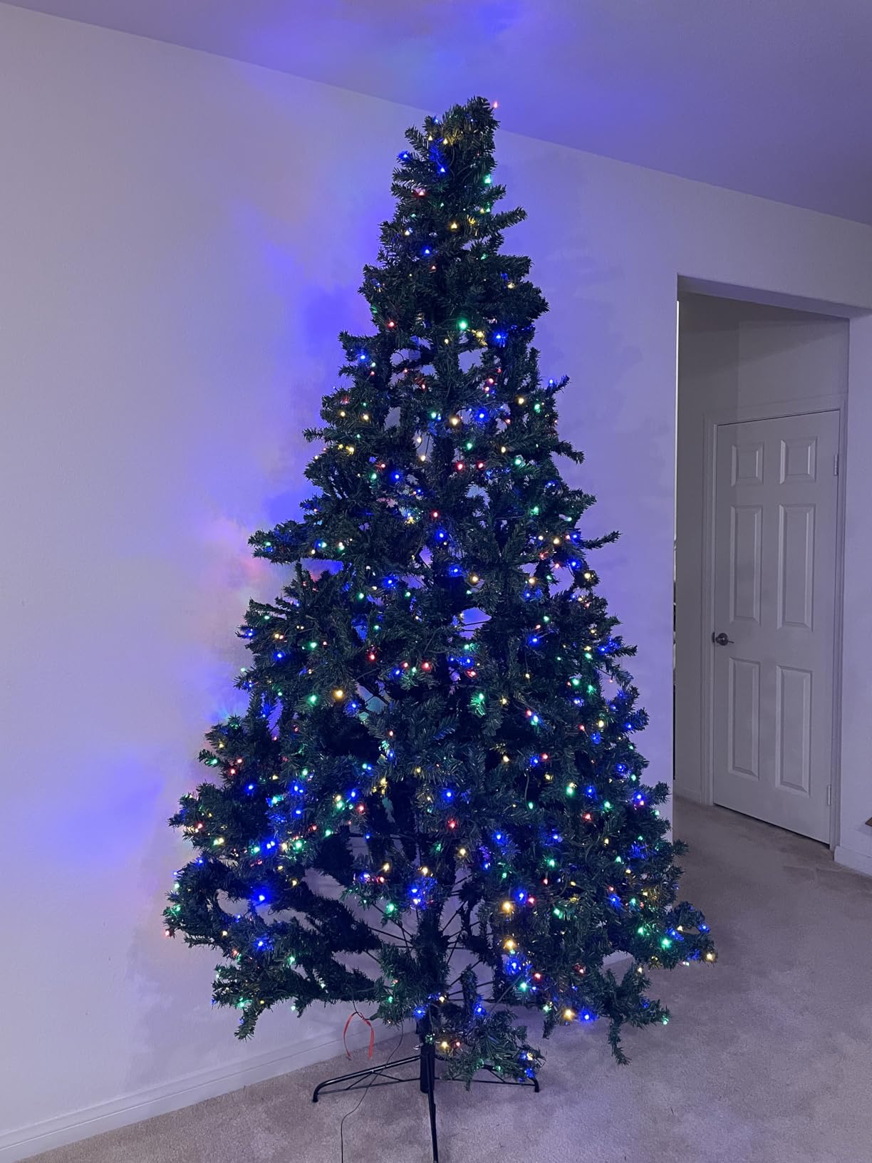 COSTWAY 9 FT Snow Flocked Christmas Tree, Artificial Holiday Hinged Pine Tree with 1498 Branch Tips, Solid Metal Stand, Premium Xmas Full Fake Tree for Home, Office, Party Decoration customer photo 2