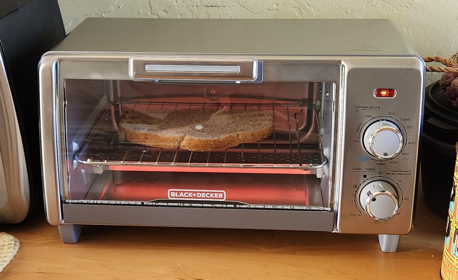 BLACK+DECKER Crisp 'N Bake Air Fry Countertop Convection Toaster Oven, Medium Capacity, 4-Slice, 5-in-1, Fits 9