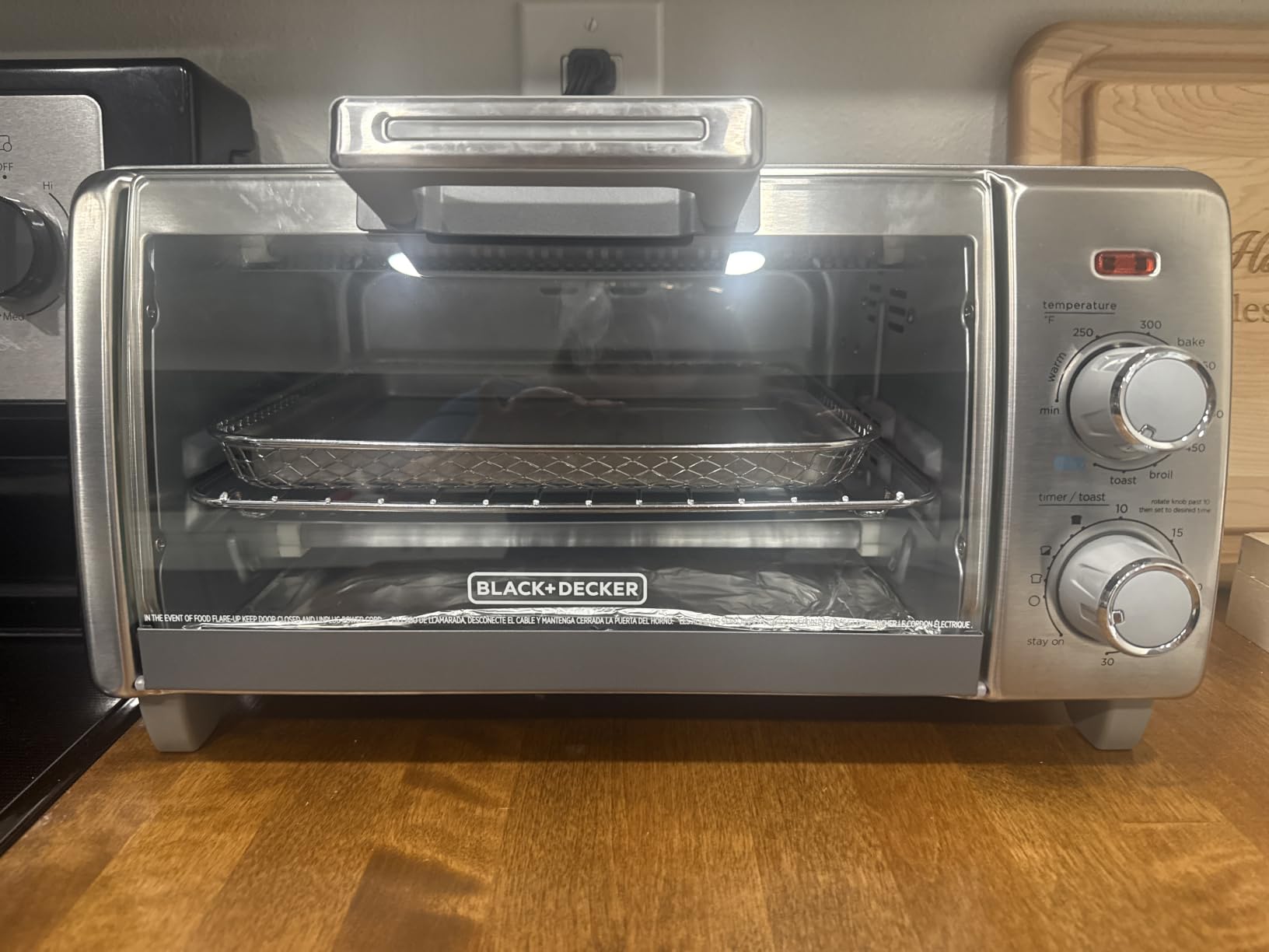 BLACK+DECKER Crisp 'N Bake Air Fry Countertop Convection Toaster Oven, Medium Capacity, 4-Slice, 5-in-1, Fits 9