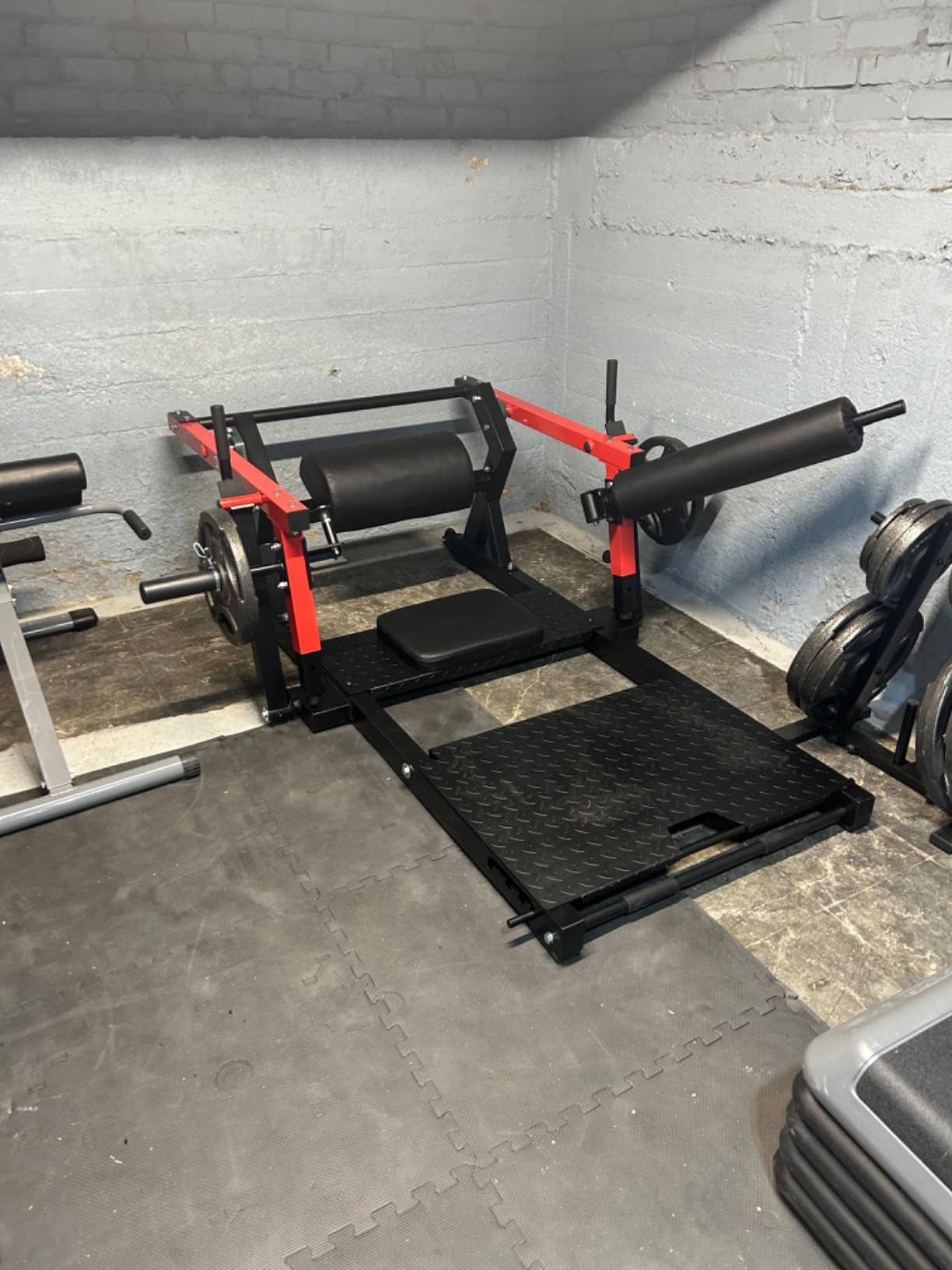 GMWD Hip Thrust Machine, 800LBS Plate-Loaded Glute Bridge Machine with Weight Holder, Heavy Duty Butt Exercise Equipment for Glute Muscles Building and Butt Shaping, Adjustable Footboard customer photo 1
