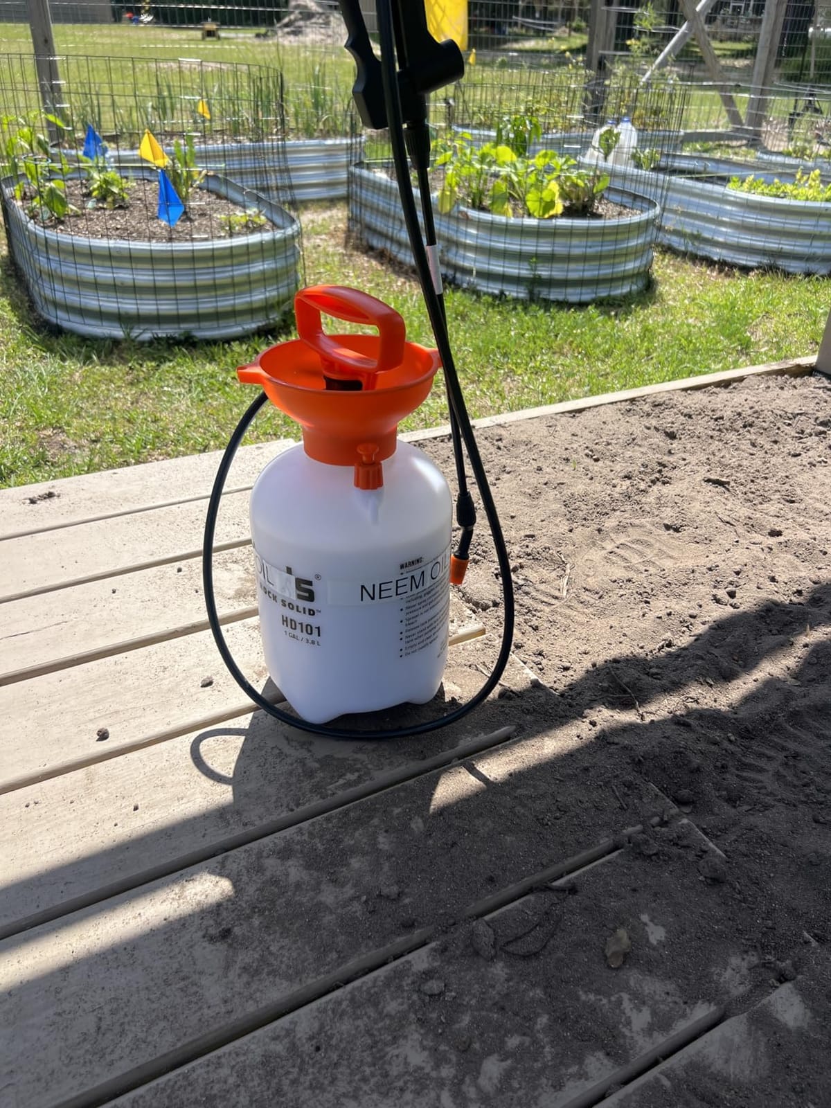 PetraTools HD101 Garden Pump Sprayer, 52-in Long Hose & 2 Nozzles, 1 Gallon customer photo 1