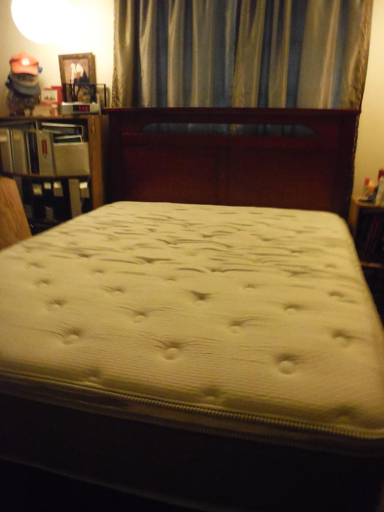 ZINUS 12 Inch True Support Hybrid Mattress [New Version], King, Fiberglass Free, Medium Feel, Motion Isolation, Certified Safe Foams & Fabric, Mattress in A Box customer photo 2