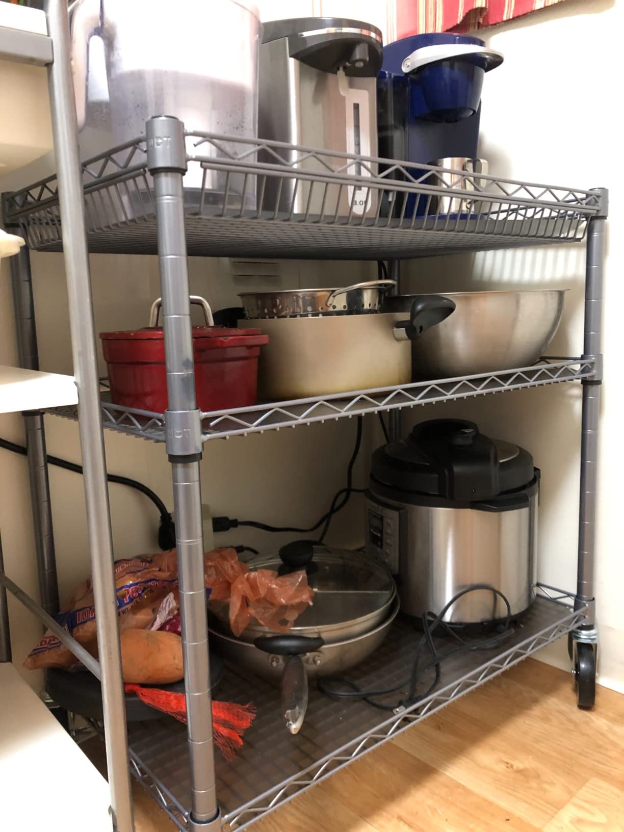 WDT 680Lbs Capacity Heavy Duty Rolling Utility Cart,2 Tier Rolling Carts with Wheels,Commercial Grade Metal Cart with Handle Bar & Shelf Liner,Trolley Serving Cart for Restaurant,Kitchen,Black customer photo 2
