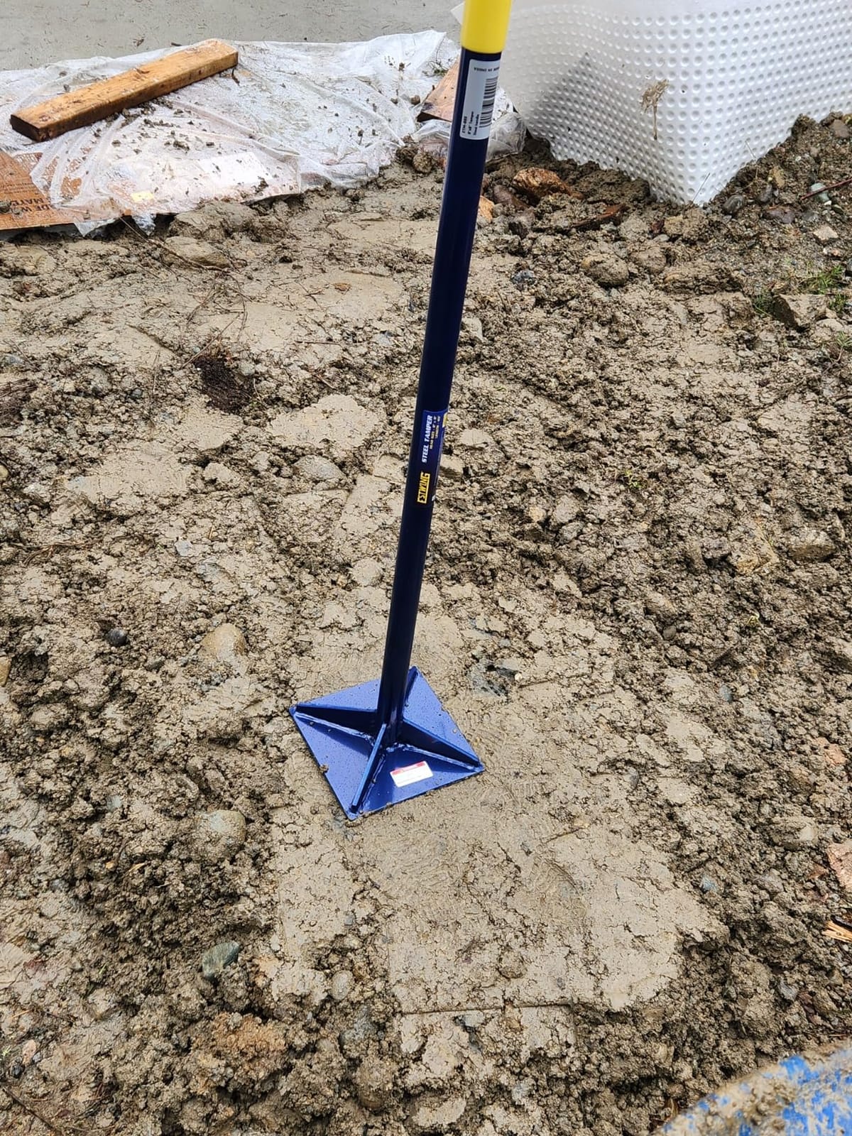 Estwing Tamper 62491 with 10 x 10-Inch Strong Steel Base, 45-Inch Handle, Powder-Coated Corrosion-Resistant Finish, Cushion Grip, Used for Leveling Ground, Flattening Soil, Gravel, Asphalt, and Clay customer photo 1