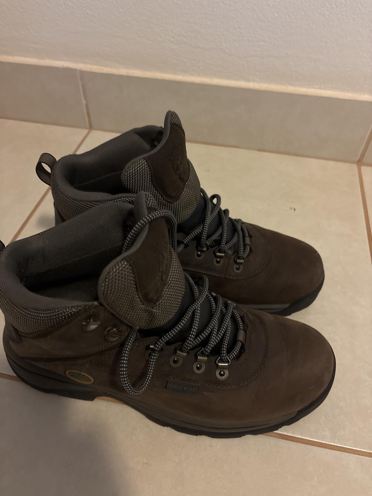 Columbia Men's White Ledge Mid Waterproof Hiking Boots customer photo 2