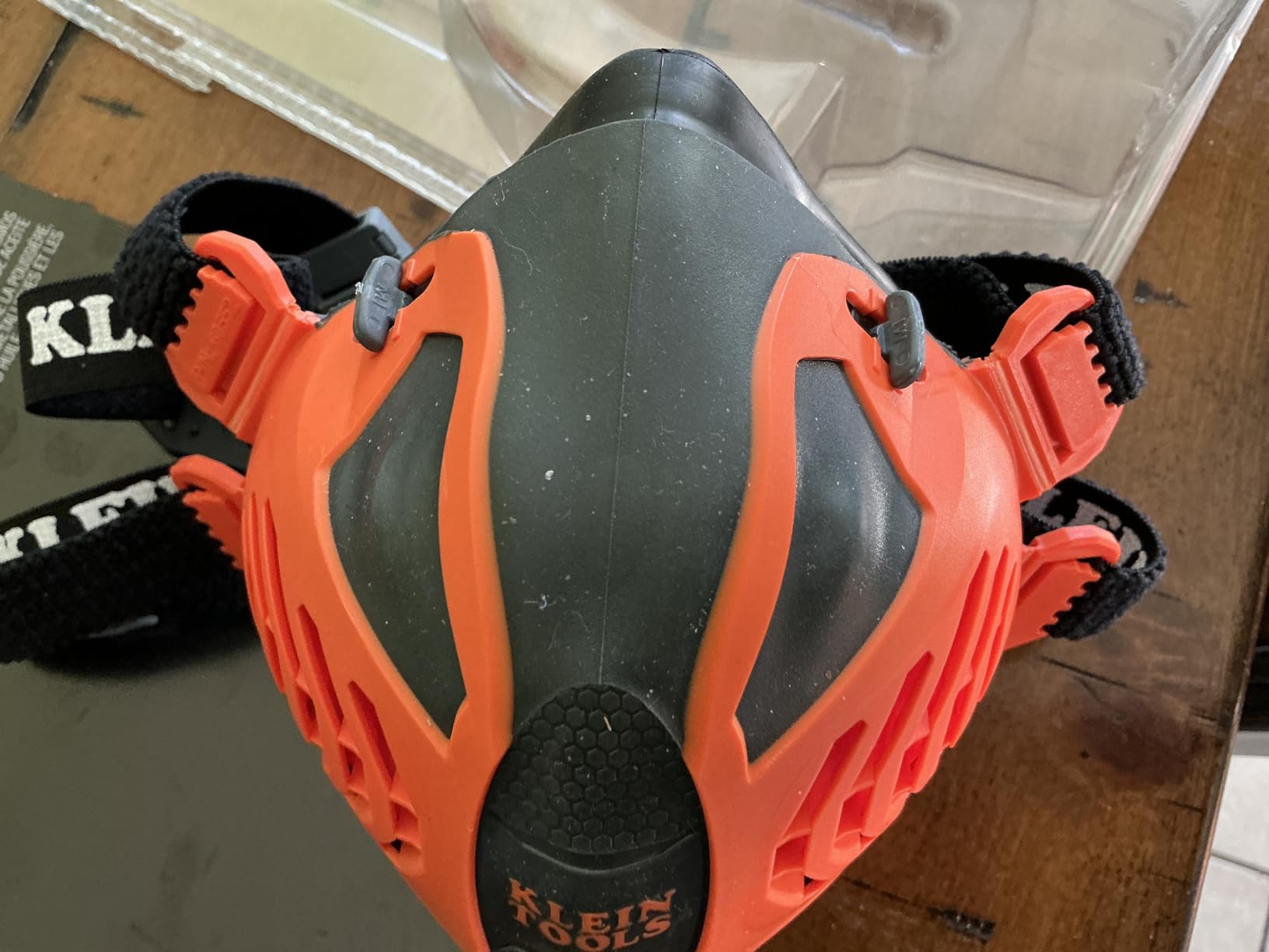 Klein Tools 60552 Reusable P100 Half-Mask Respirator with Replaceable Filters for Dust, Metal Fumes, and Oil Mist, M/L customer photo 1