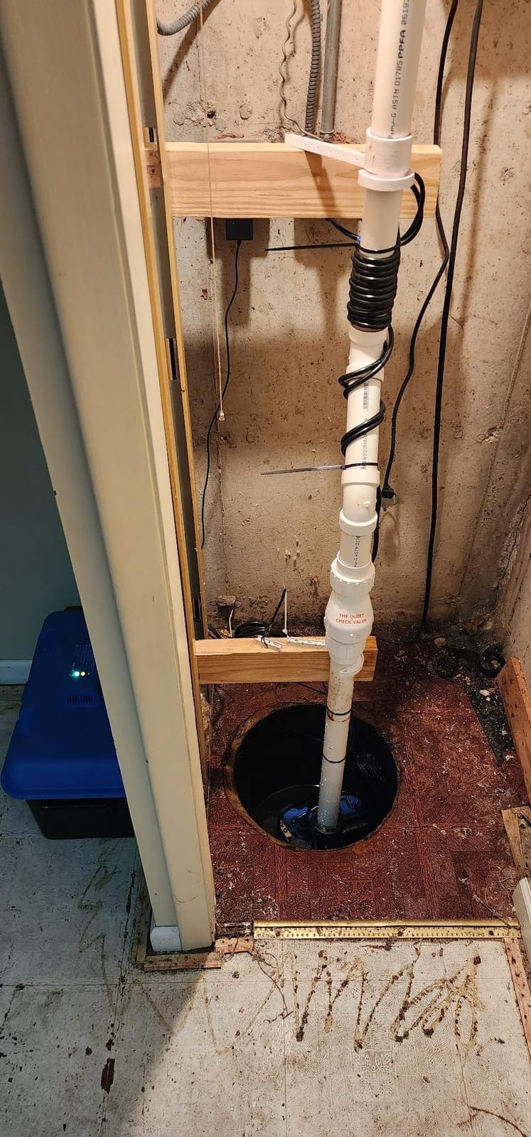 Westinghouse - 1/2 HP Sump Pump with Integrated Vertical Float Switch and 12 Volt Battery Back Up Capability, Up to 5,200 Gallons Per Hour - Heavy Duty Battery Backup Sump Pump System customer photo 1