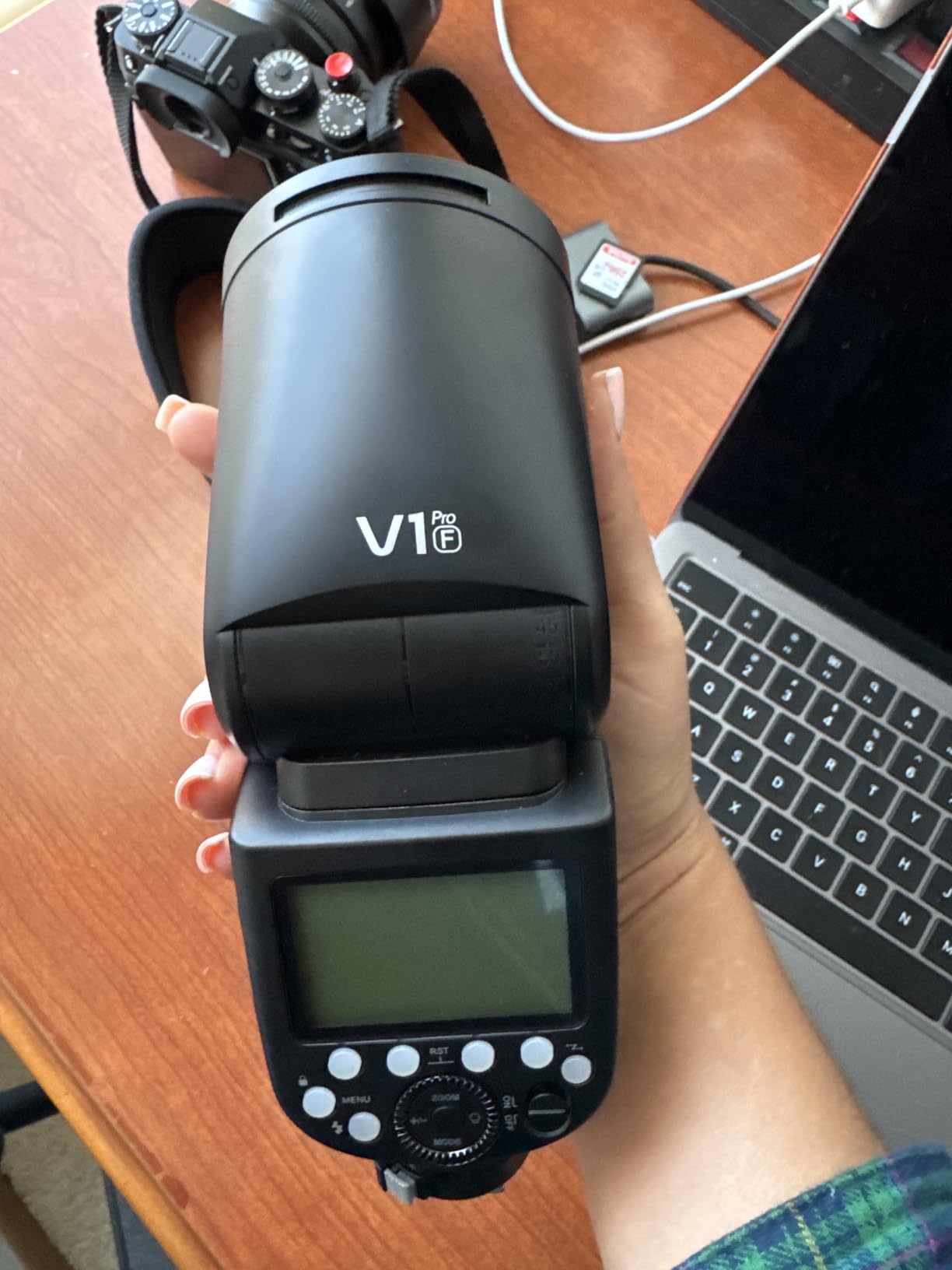 GODOX V1 Pro V1Pro-S Flash for Sony, 2.4G TTL Round Head Camera Flash 1/8000s HSS Speedlite for Sony, 2980mAh Lithium Battery, 500 Full Power Flashes, 1.3s Recycle Time, 10 Level LED Modeling Light customer photo 1