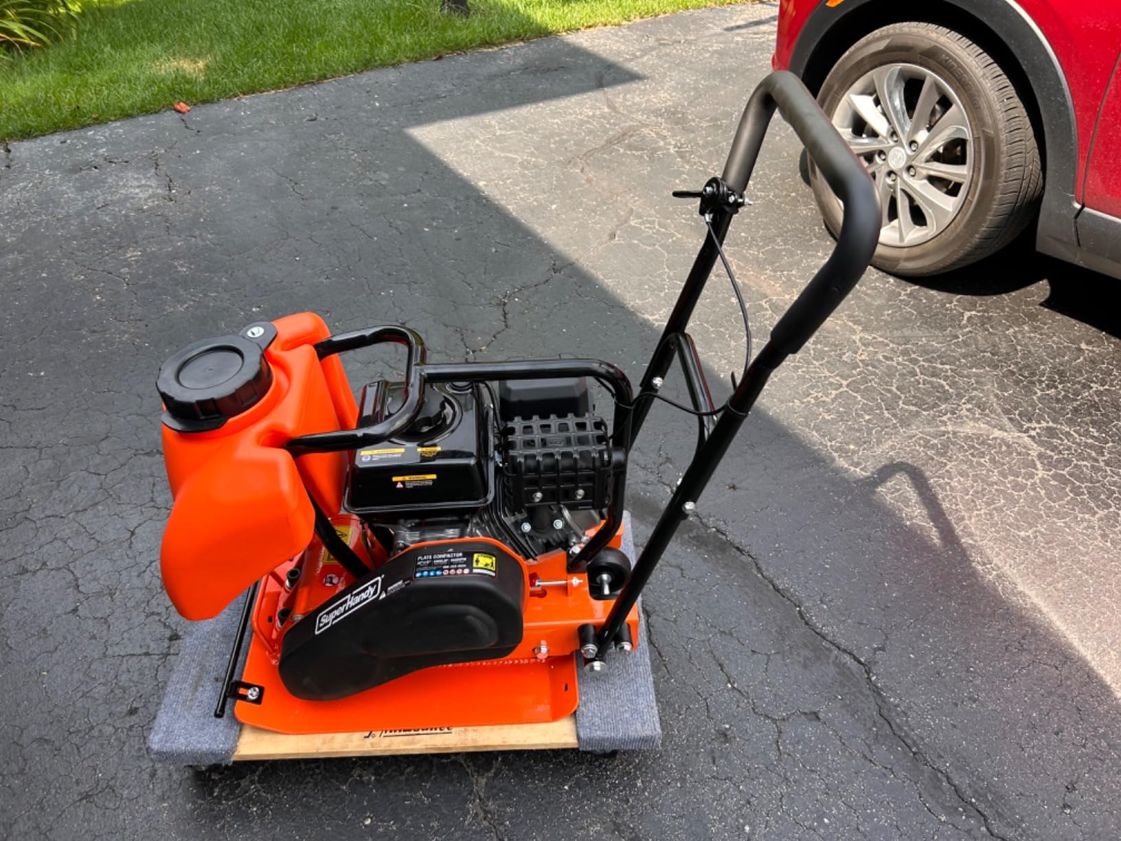 SuperHandy Plate Compactor with 7HP Gas Engine - 4200 lbs Force, 20 x 15 in. Steel Plate, 12 in. Depth Tamper for Soil, Gravel, Asphalt, Landscaping, Sidewalks, Patios (Water Tank) customer photo 2