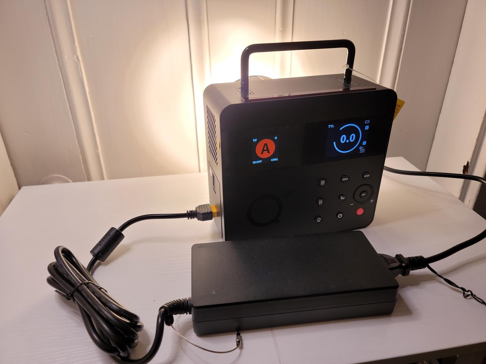 NEEWER Q4 400Ws 2.4G TTL Outdoor Studio Flash (New Look), Compatible with Godox, 1/8000s HSS/2800mAh Battery/30W Modeling Lamp/400 Full Power Flash Strobe Light Photography Bowens Mount Monolight customer photo 1