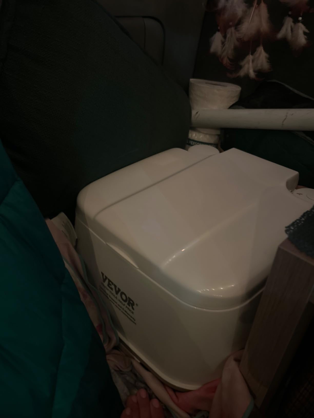 VEVOR Portable Toilet for Camping, Porta Potty with 3.2 Gal Waste Tank & 3.2 Gal Flush Tank, Push-Button Pressurized Flush Commode with Level Indicator, Travel Toilet for Adults Kids Camping Car Trips customer photo 1