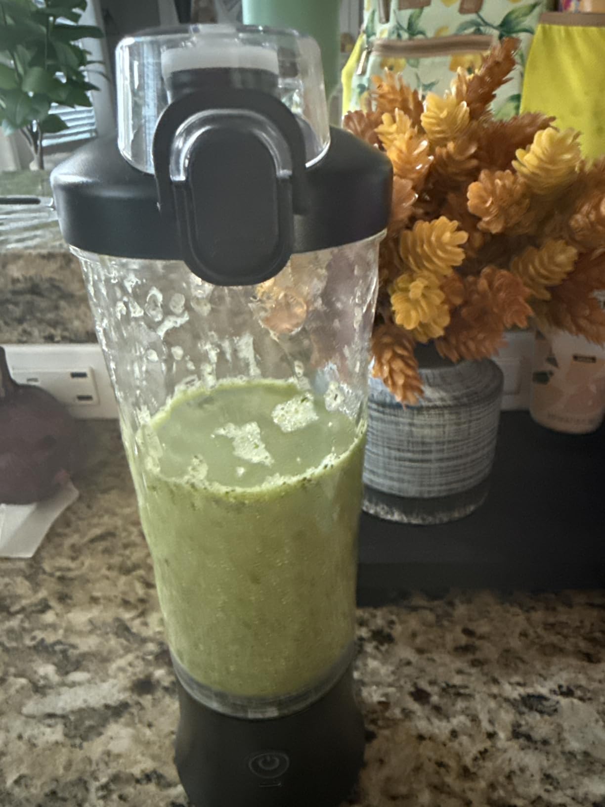 Portable Blender Personal Juicer for Shakes Smoothies with Insulated Sleeve | 20 Oz Electric Protein Shaker Bottle, Travel Lid, USB-C Rechargeable, Mini Small Cordless Blender Cup for Kitchen Travel Gym customer photo 2