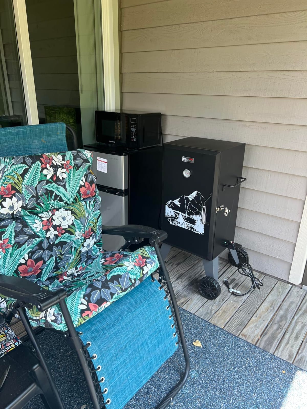 Royal Gourmet SE2805 28-Inch Analog Electric Smoker with 3 Cooking Grates | Outdoor Smoker with Adjustable Temperature Control, 454 Sq. In. Cooking Area, 1350W Output, for Outdoor Backyard BBQ, Black customer photo 1