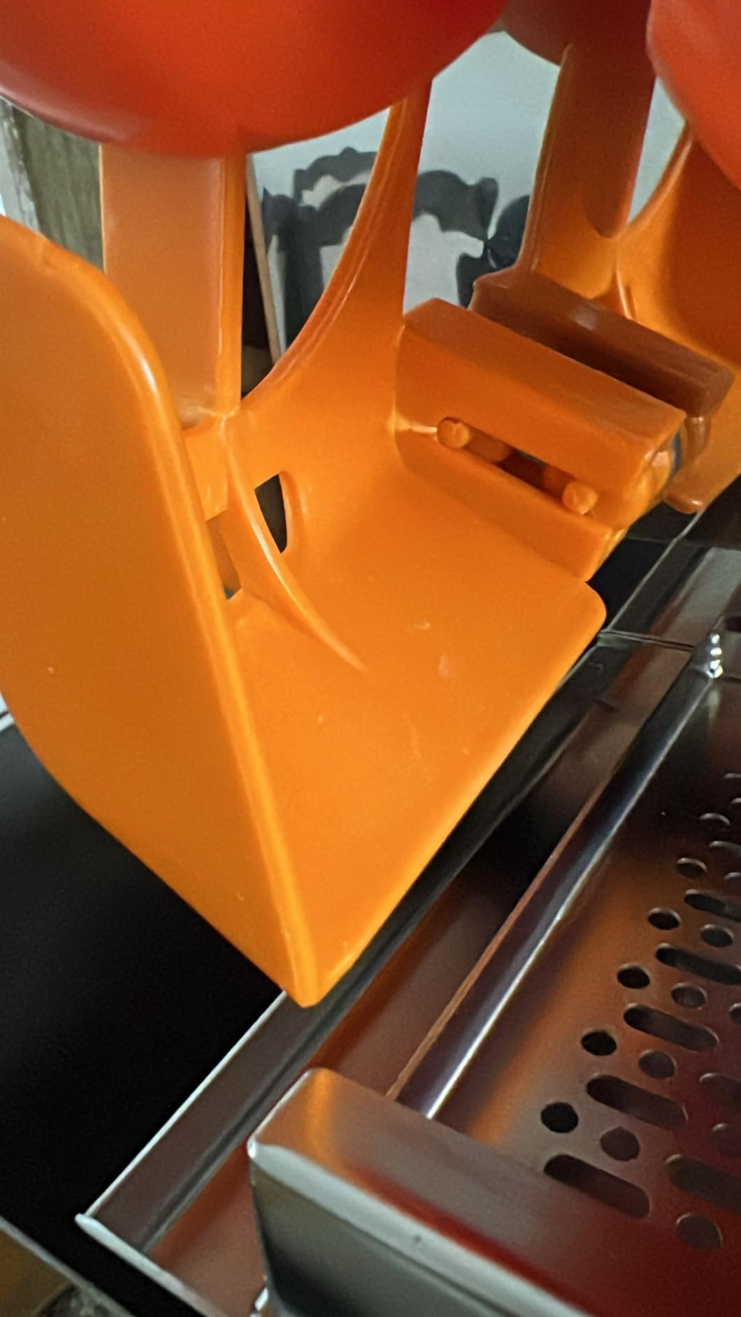 VEVOR Commercial Orange Juicer Machine, 120W Automatic Juice Extractor, Stainless Steel customer photo 1