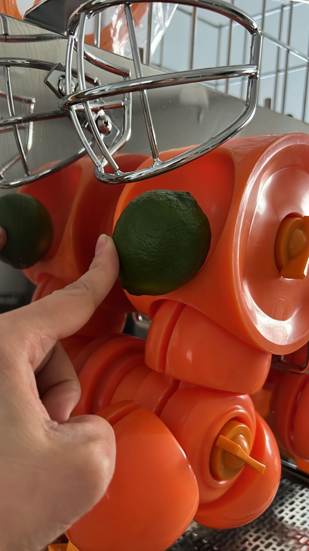 VEVOR Commercial Orange Juicer Machine, 120W Automatic Juice Extractor, Stainless Steel customer photo 2