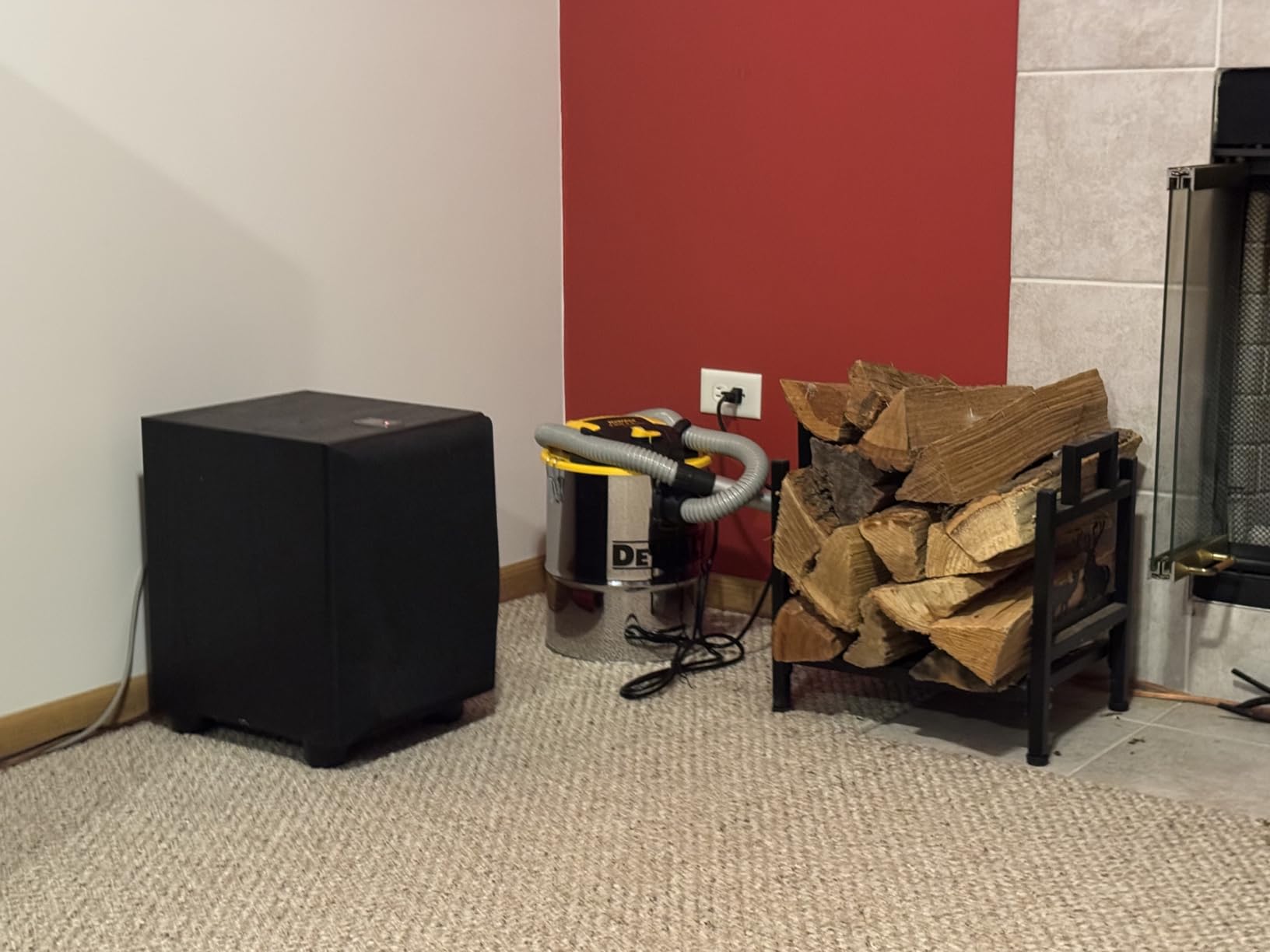 DEWALT 4 Gallon 4 HP Metal Ash Vacuum for Pellet Stoves, Fireplace DXV04A customer photo 1