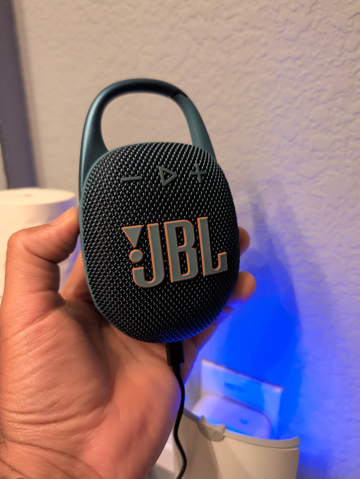 JBL Clip 5 - Ultra-Portable Waterproof Speaker - Purple | Ultra-portable JBL Pro Sound, Redesigned carabiner, Up to 12 hours of playtime plus 3 hours with Playtime Boost customer photo 2