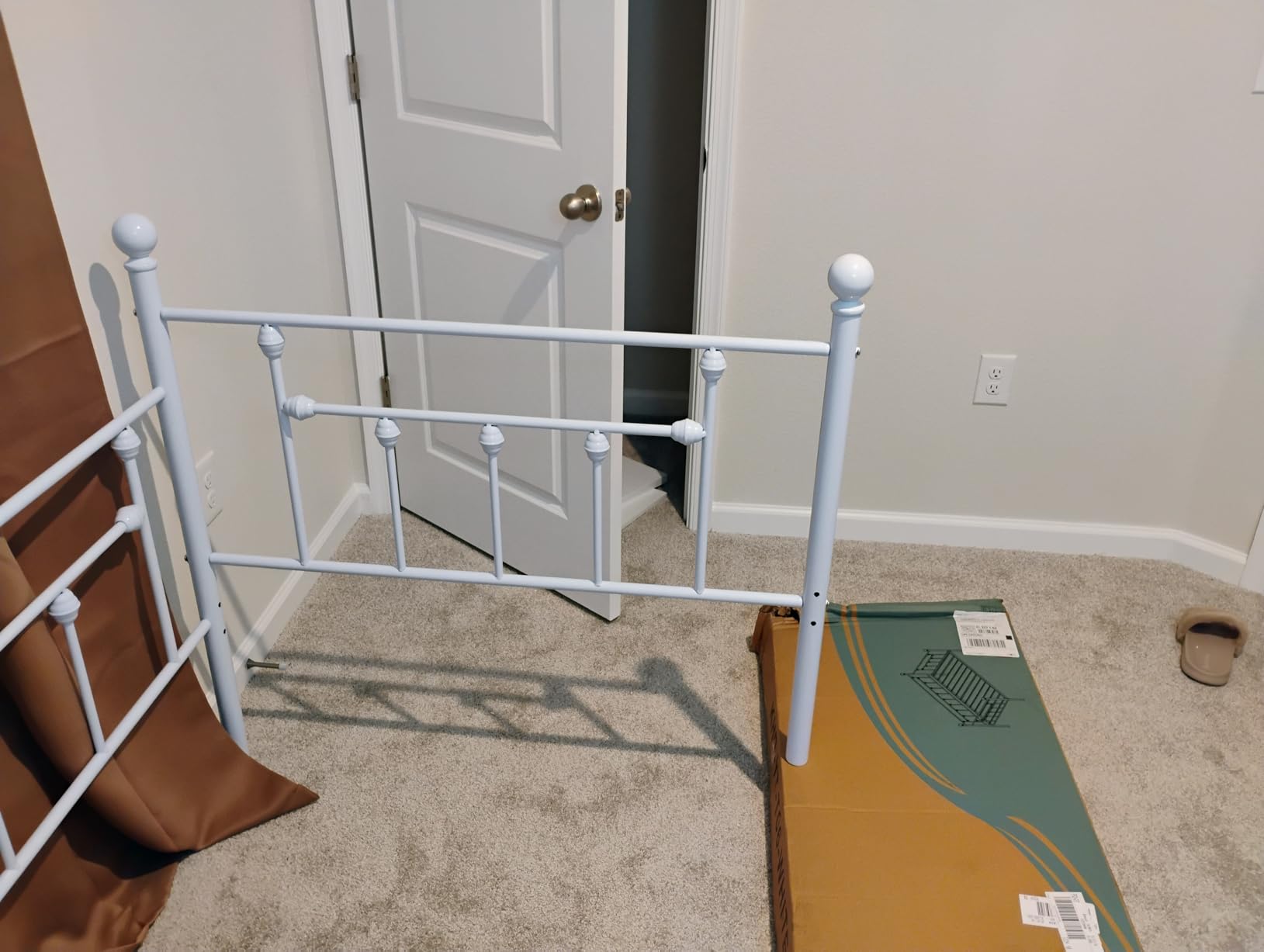VECELO Daybed Frame, Twin Size Metal Platform Bed with Headboard, Heavy Duty Steel Slats Support for Living Room Bedroom Guest Room, Easy Assembly customer photo 2