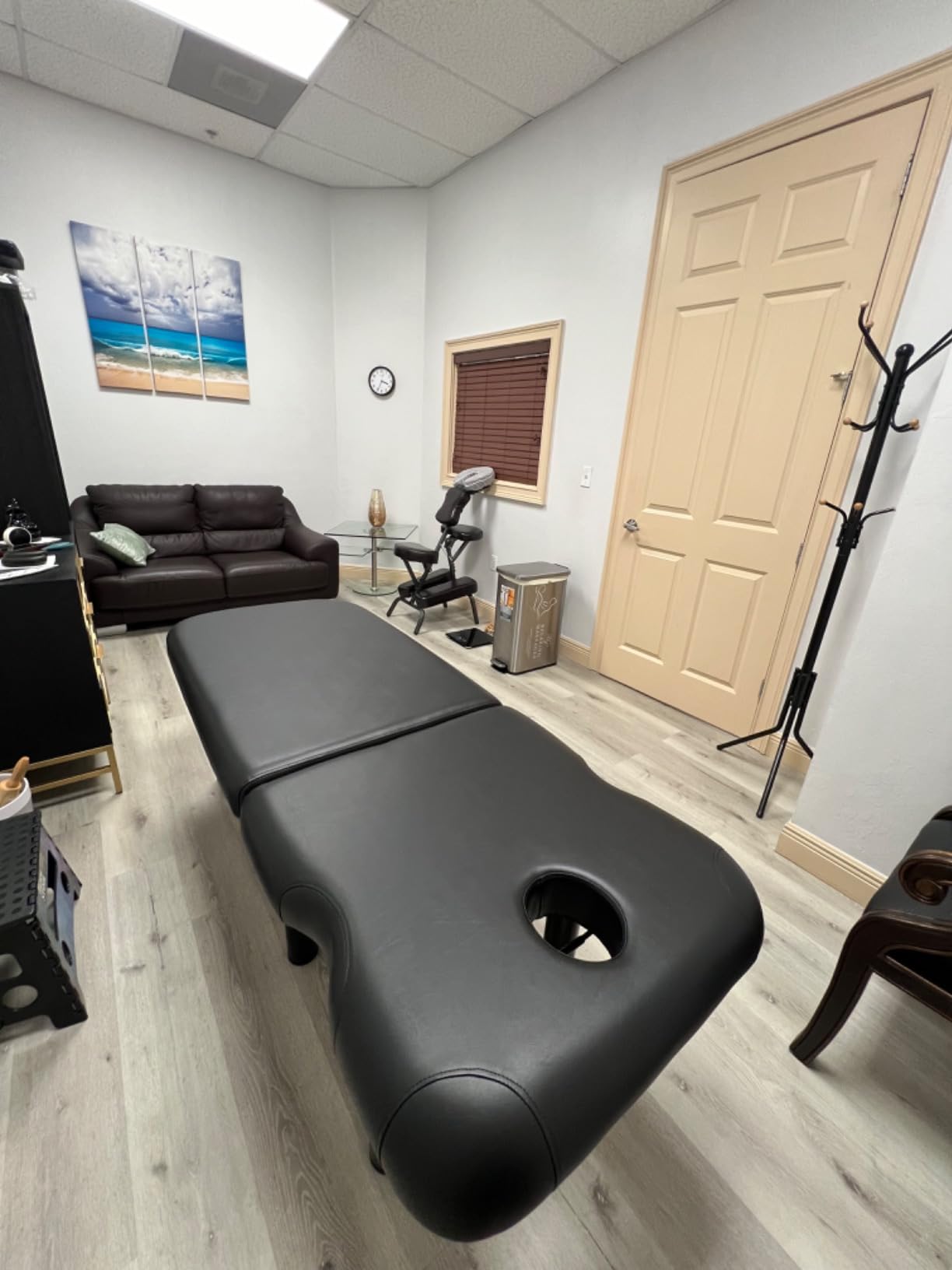 Hohuqeri Professional Massage Bed 73 Inch, Treatment Table Salon with Removable Headrest, Faux Leather Stationary Physical Therapy Table, Spa Facial with Adjustable Backrest, Steel Frame, Black customer photo 1
