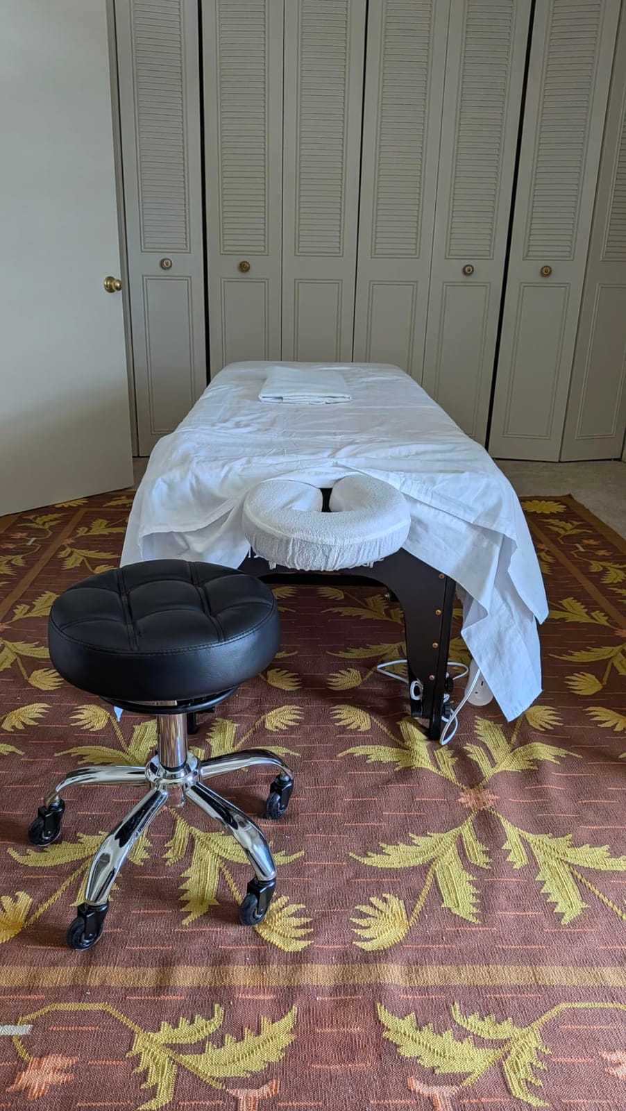 YEEZEE Rolling Stool Heavy Duty 400lbs: No Squeak, No Tip, Black customer photo 1
