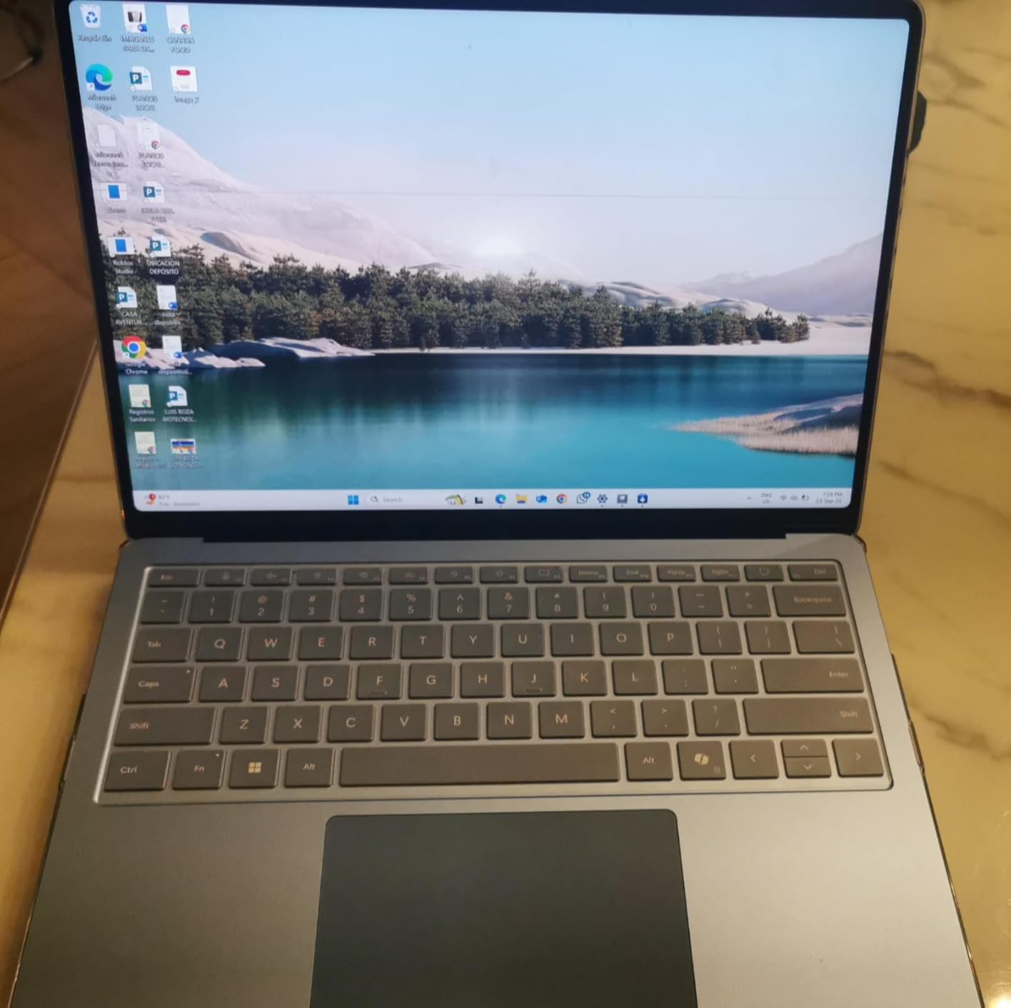 Surface Laptop (2024), Windows 11 Copilot+ PC, 13.8