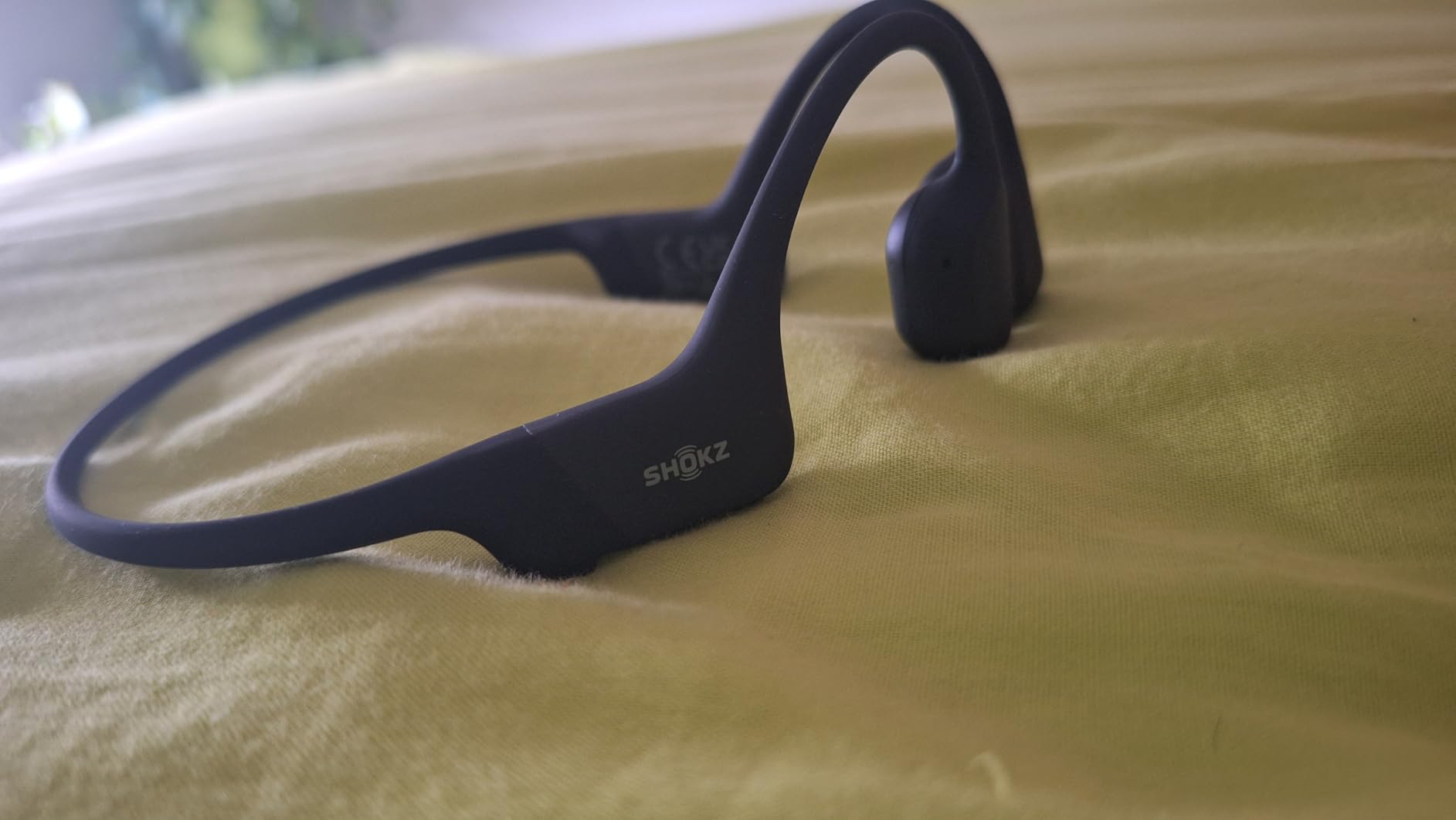 SHOKZ OpenRun Mini Bone Conduction Headphones, Black, USB-C Charging | Bundle with Sweat Headband; Open ear comfort; Lightweight & Secure fit; IP67 water resistance; 8H battery; Running/Cycling customer photo 1